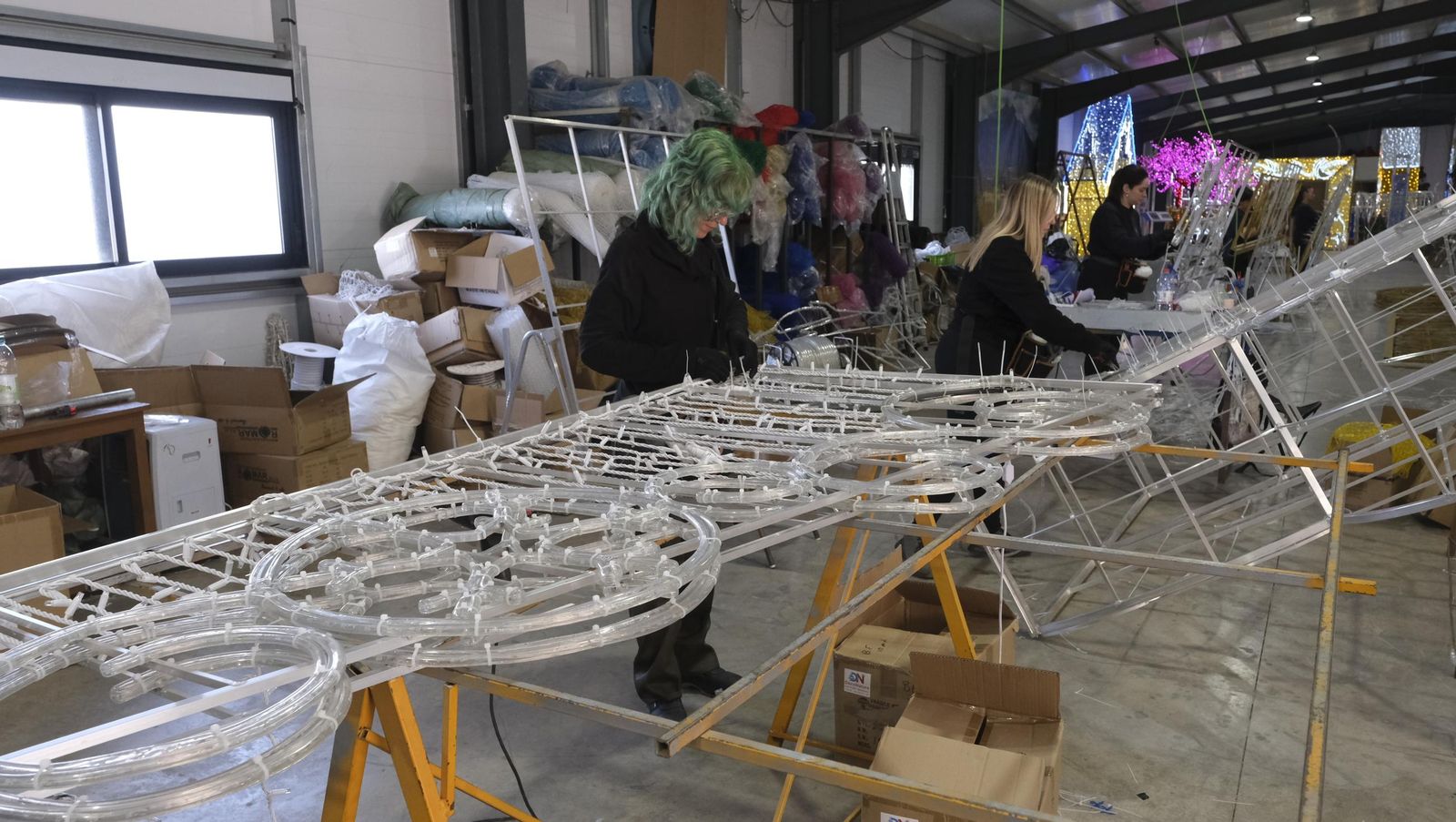 Desde Huécija a todo el mundo, Deconature, alegra la navidad con sus luces, en imágenes