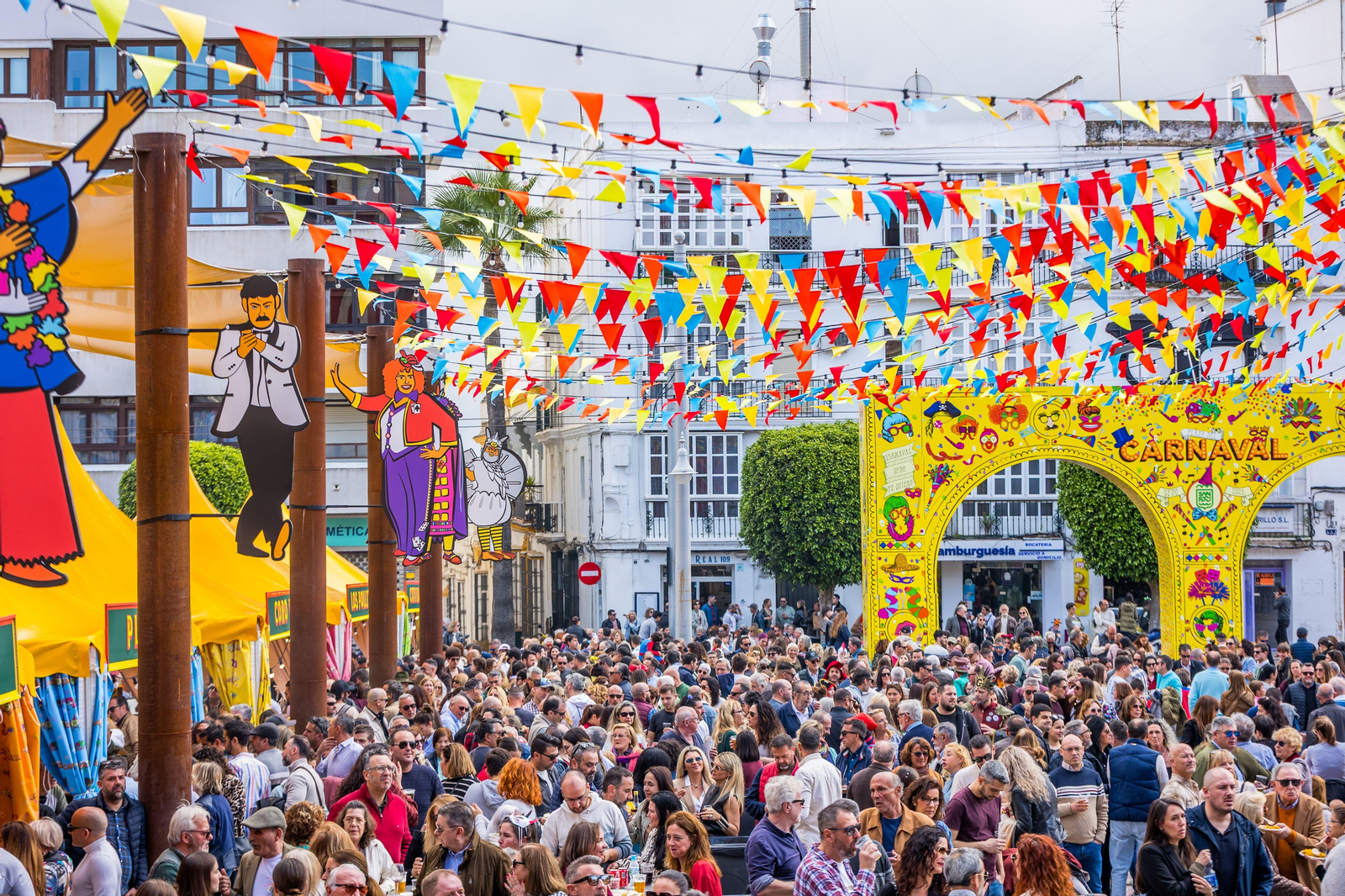 Así se ha estrenado la Plaza del Carnaval en San Fernando