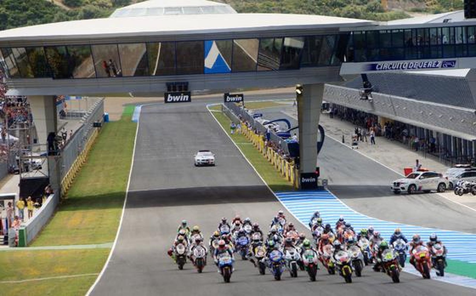 Toni Elías gana el pulso a Tomizawa y sube a lo más alto del cajón en Moto2. 

Foto: Juan Carlos Toro y Manuel Aranda
