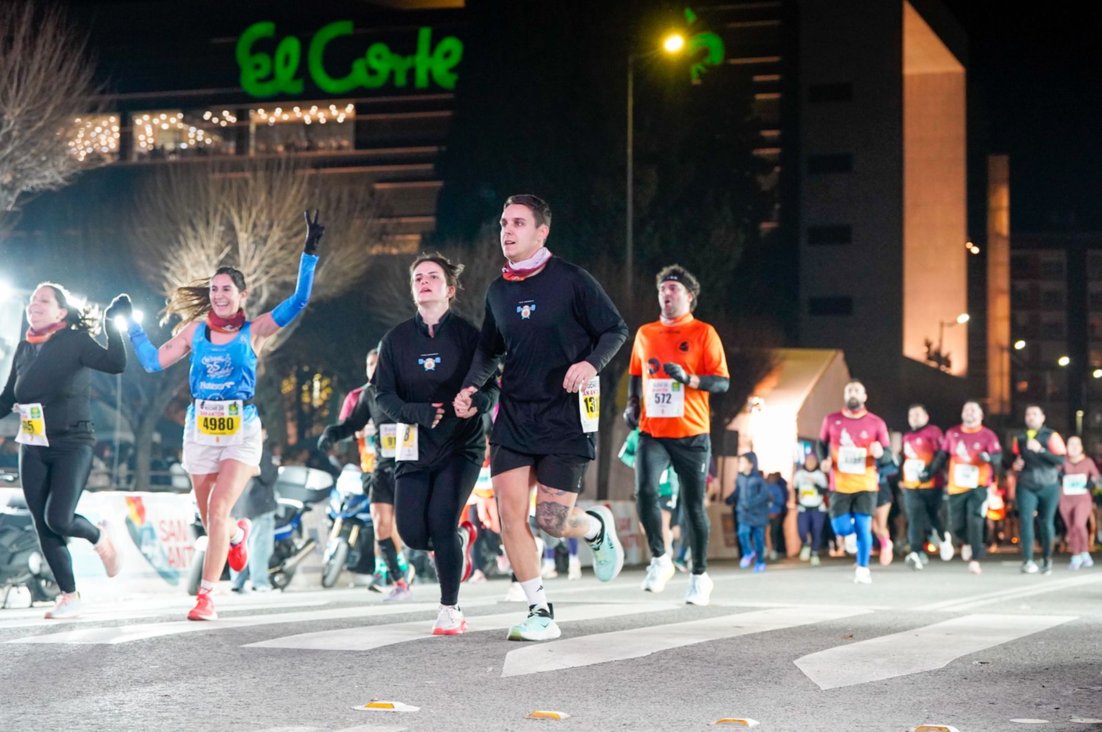 En imágenes: búscate en tu llegada a meta de la Carrera de San Antón 2026 (17)