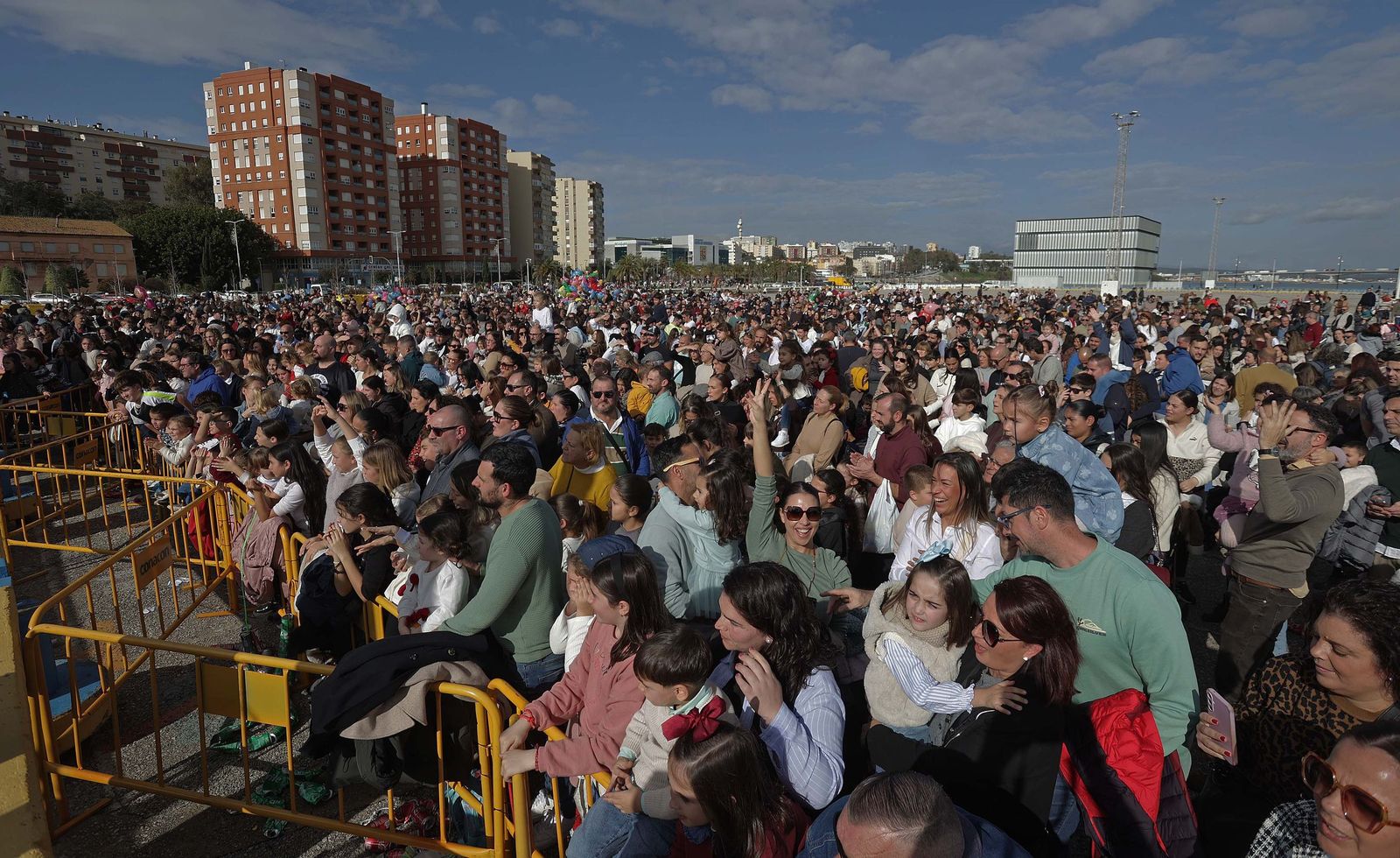 Búscate en el multitudinario arrastre de latas 2026 en Algeciras