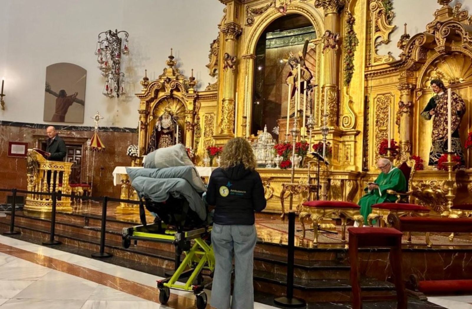 Carmen, ante el Señor del Gran Poder