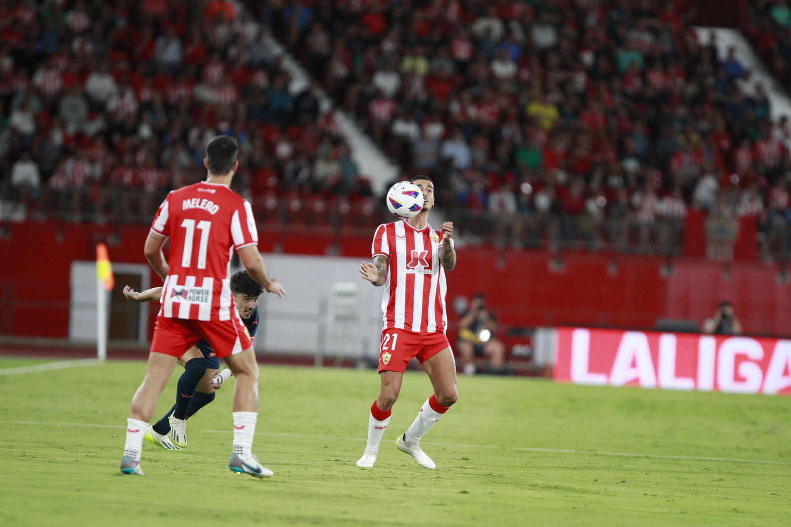 Imágenes del partido de La Liga Ea Sports U.D. Almería-Valencia C.F.