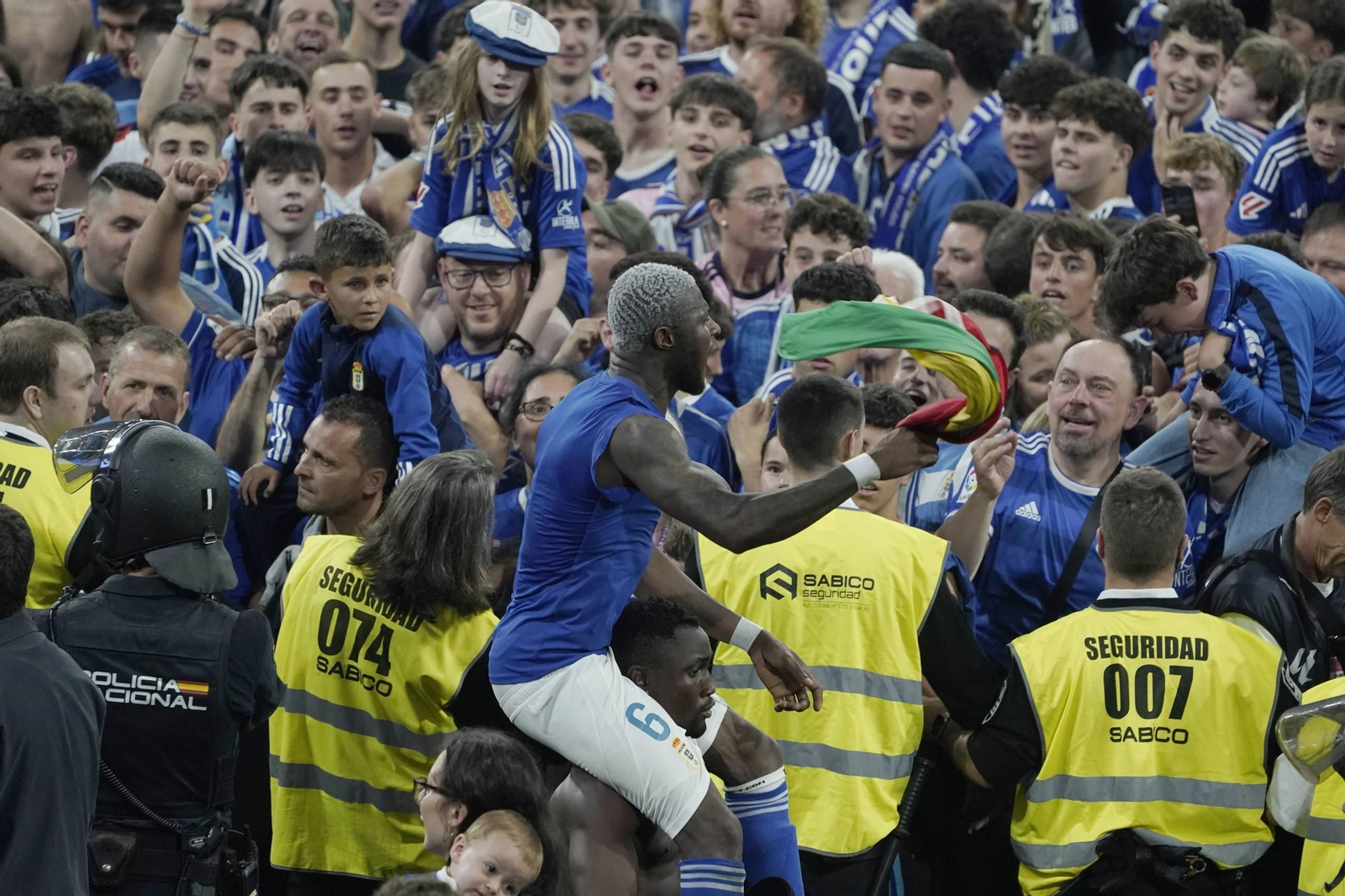 Las fotos del ascenso del Oviedo ante el Mirandés