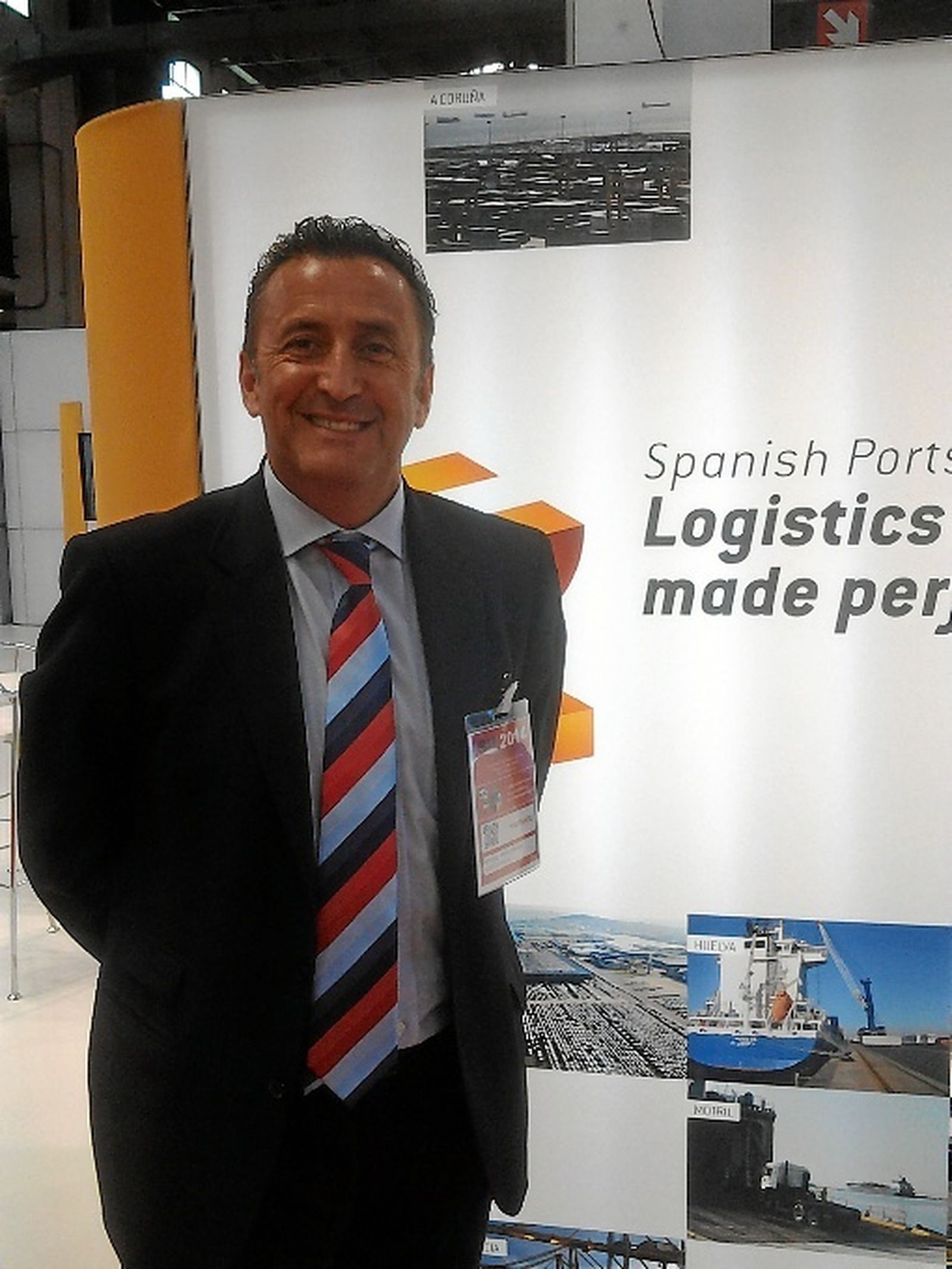 Manuel Vega en una de las ferias a las que acude como representante del Puerto de Huelva.