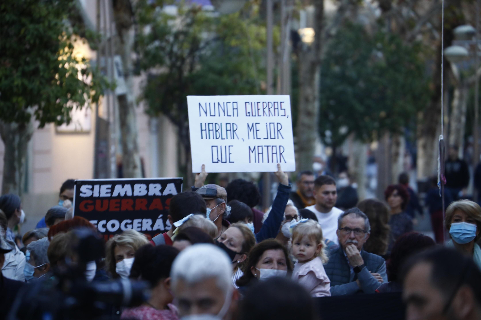 Las fotografías de la concentración en Córdoba contra la guerra de Ucrania