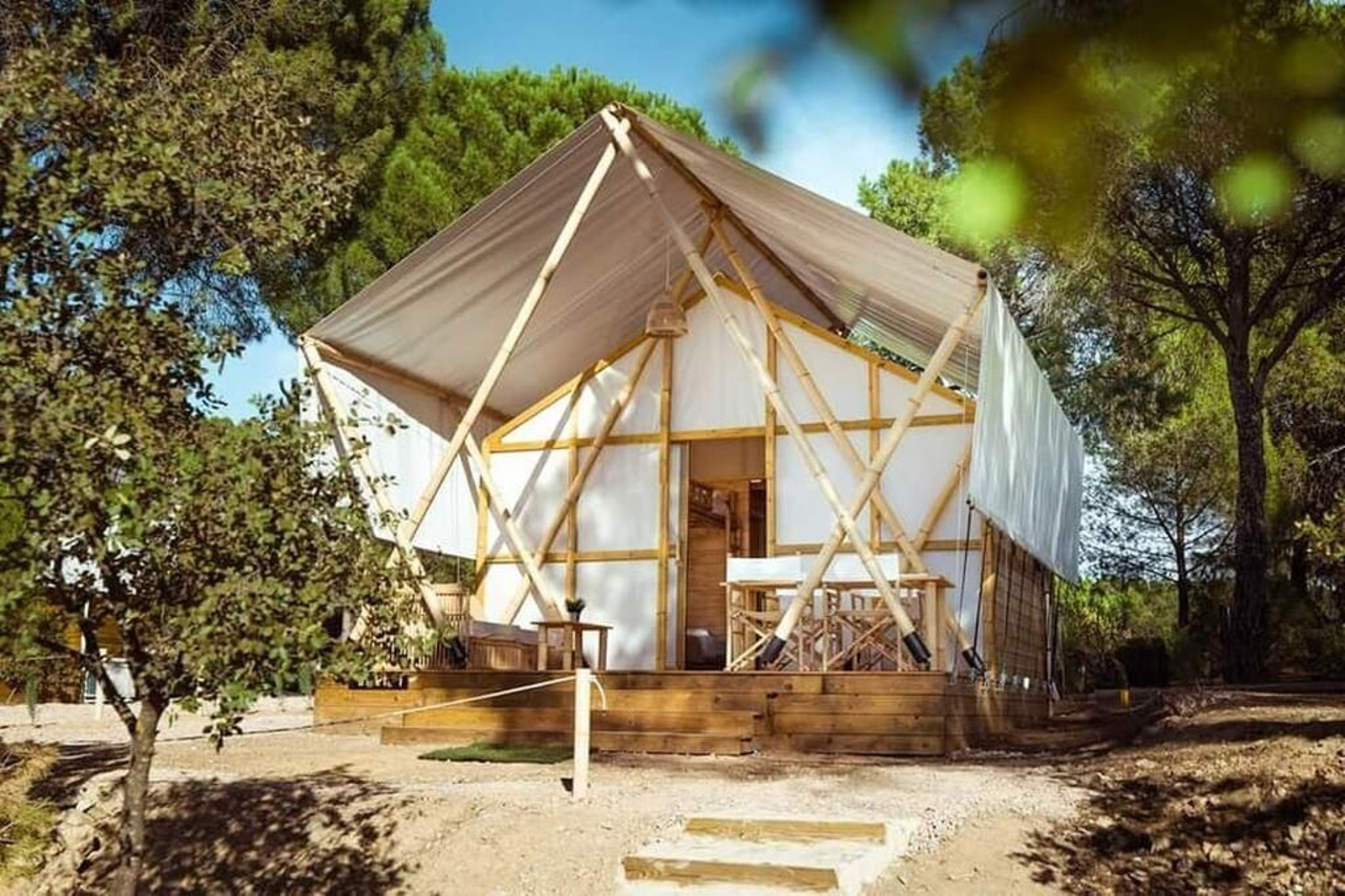 Camping Los Villares, lujo y descanso bajo un manto de estrellas