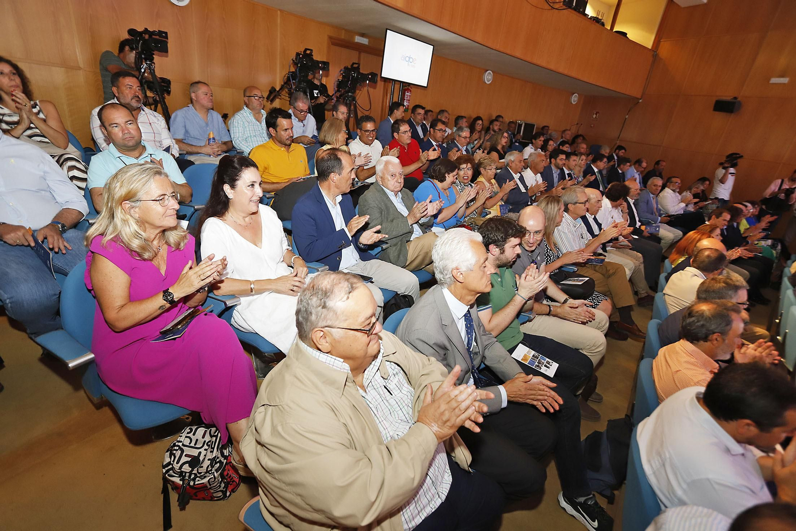 Imágenes de la Presentación de la memoria anual de la Asociación de Industrias Químicas, Básicas y Energéticas de Huelva (Aiqbe)