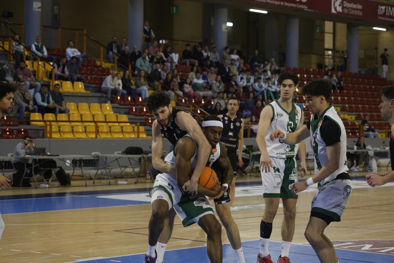 Las mejores fotos del ambiente en Vista Alegre para el Coto Córdoba - Albacete