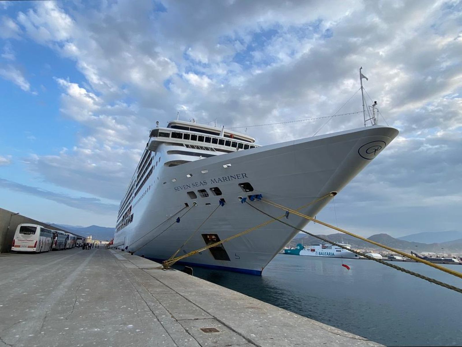 Llega a Motril un crucero de lujo de hasta 100.000 euros el pasaje con paradas en medio mundo