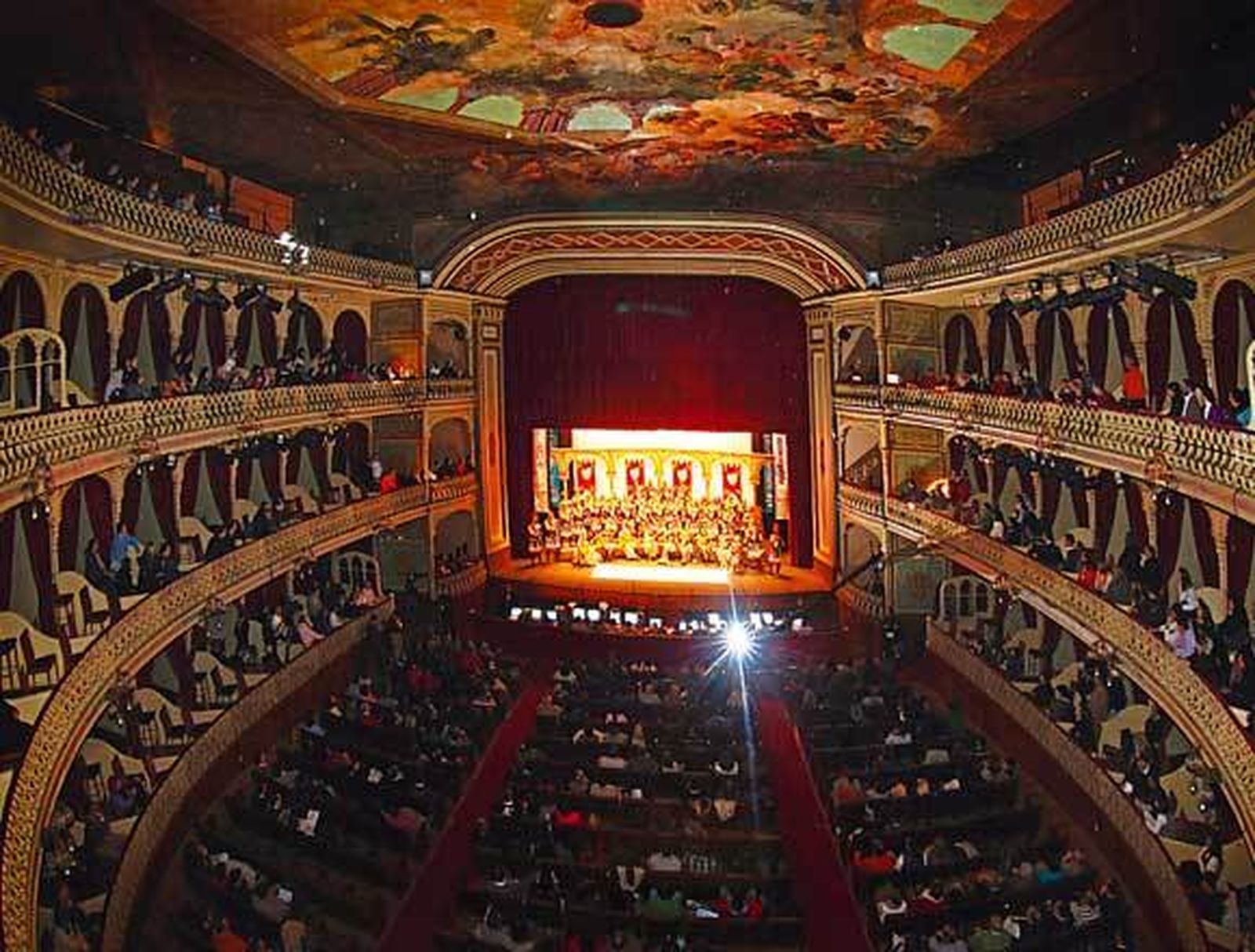 El coro de San Fernando fue el encargado de abrir el Concurso 2010. /Julio González