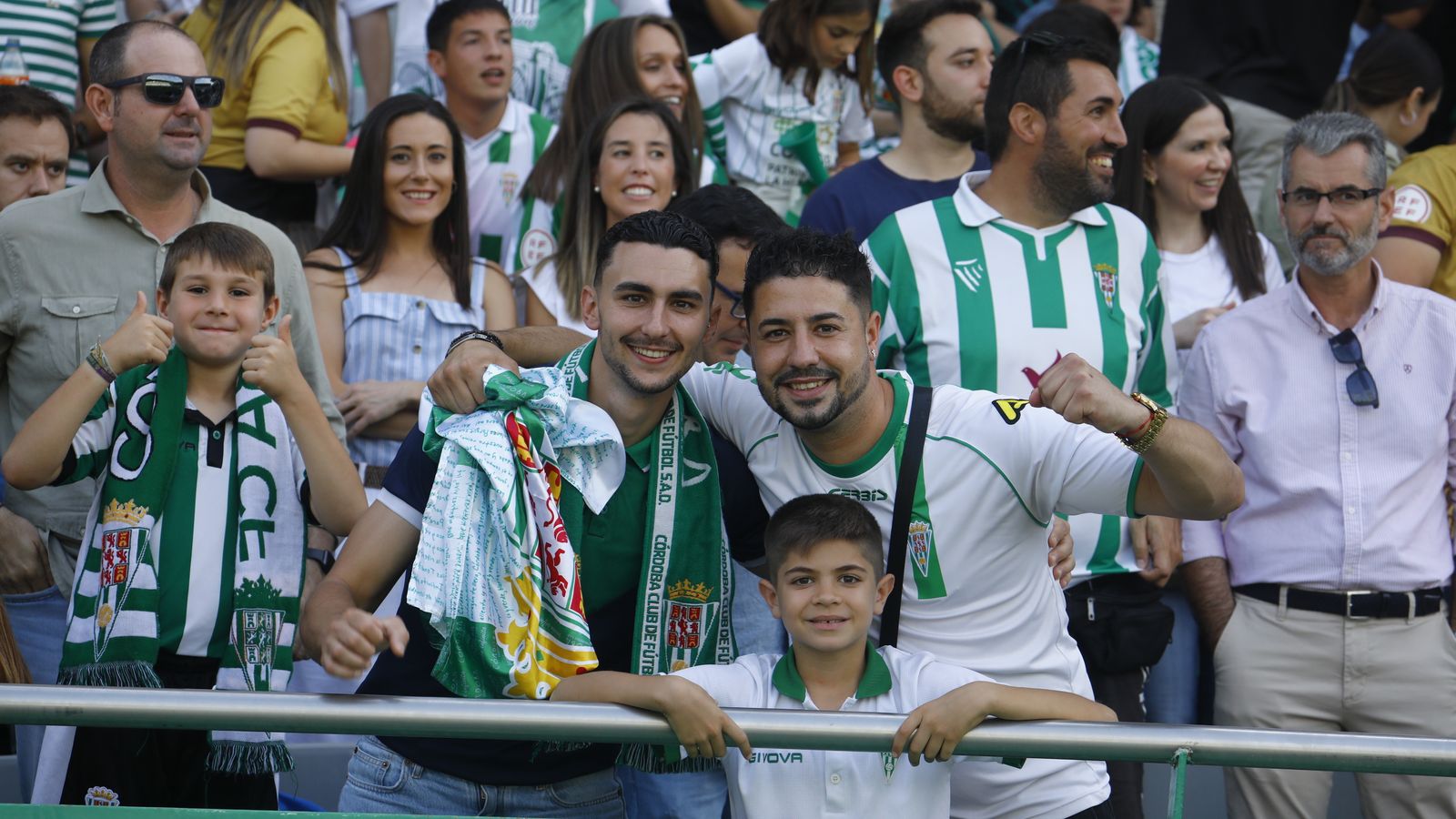 Aficionados del Córdoba CF en El Arcángel para el partido ante la Ponferradina.