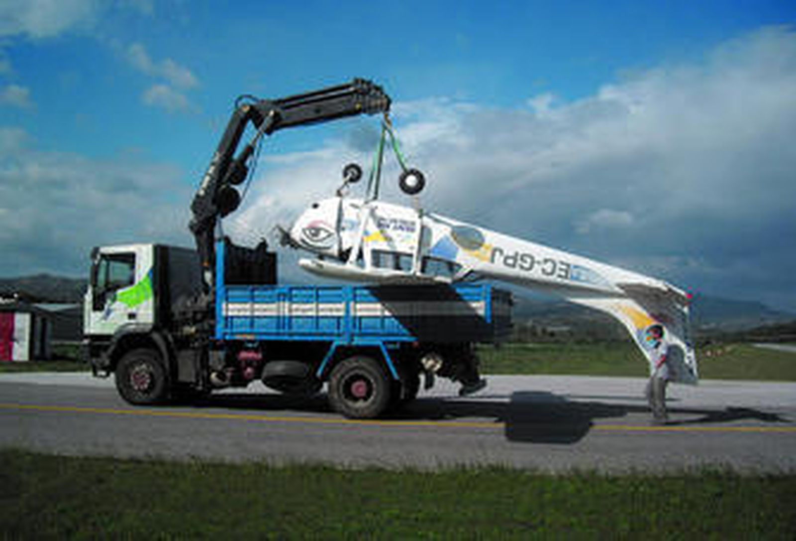 Una avioneta se precipita sin heridos