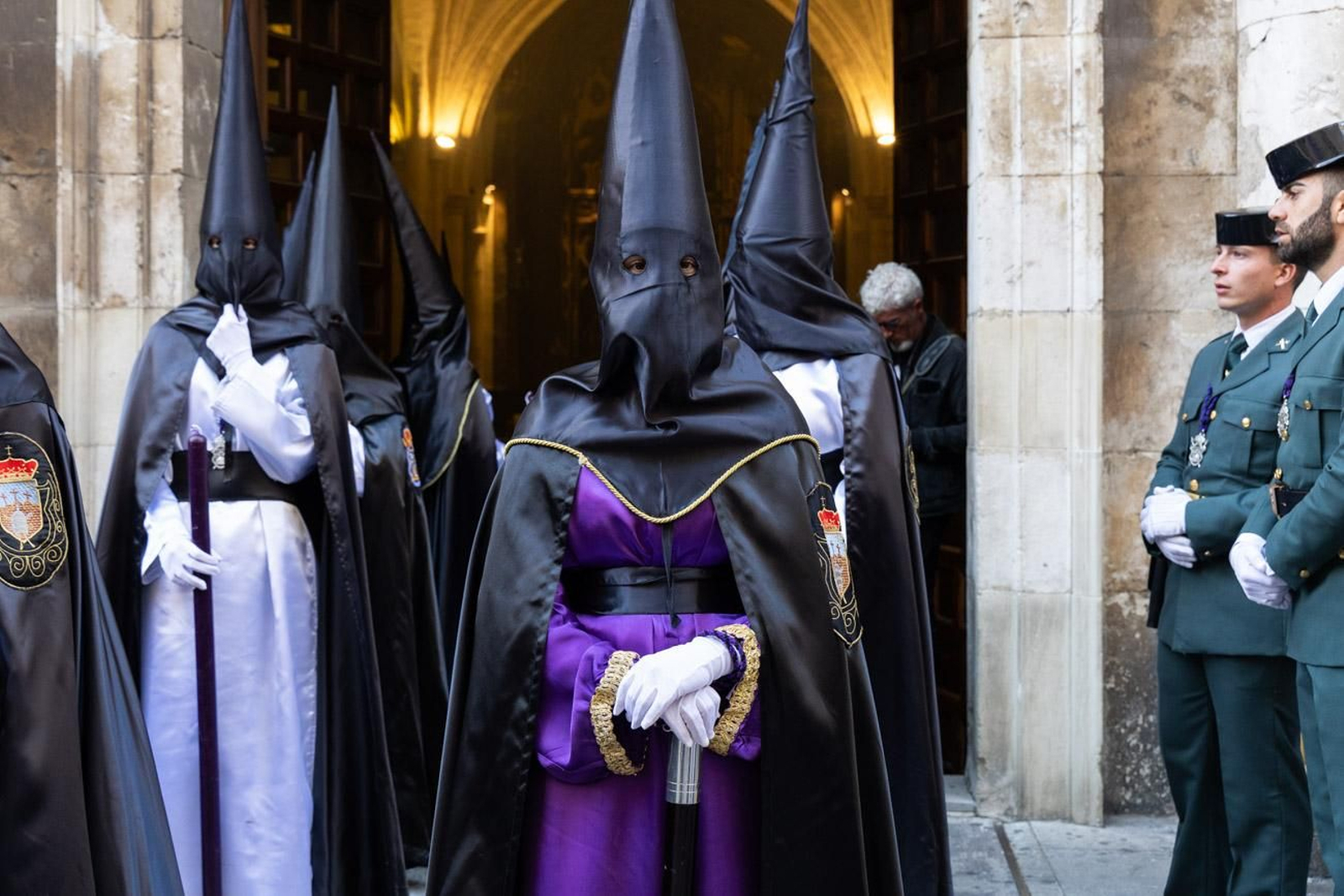 Las cofradías de la Vera Cruz, Expiración y Gran Poder lucen sus cortejos en la calle