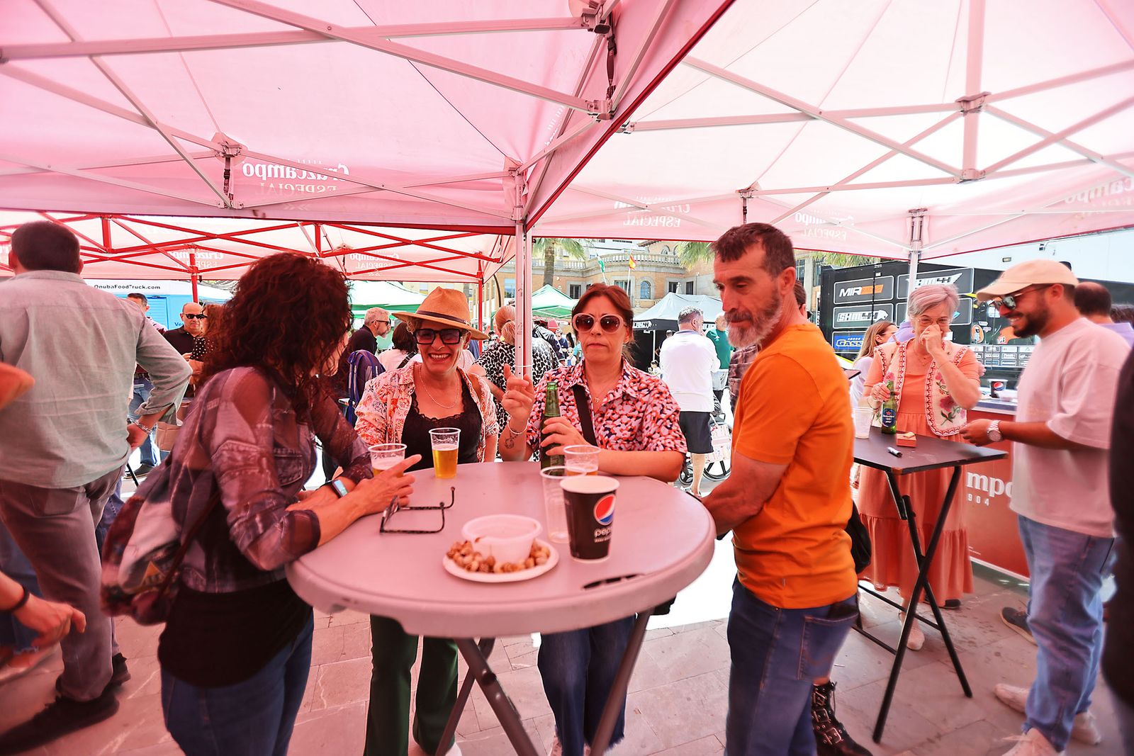 Imágenes de la Feria del Caracol en la Plaza 12 de Octubre