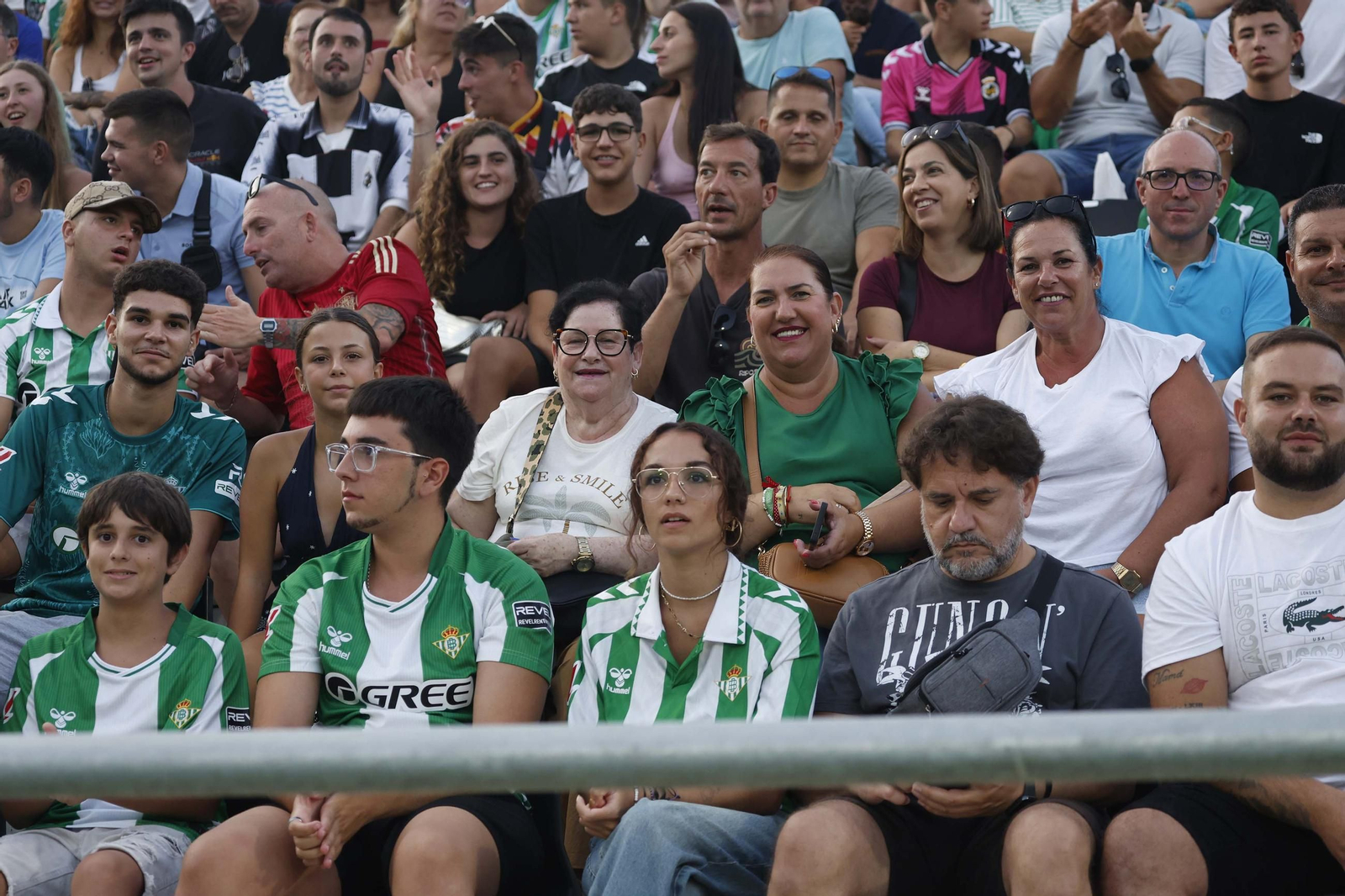 Las fotos del Betis-Como disputado en el Ciudad de La Línea (2-3)