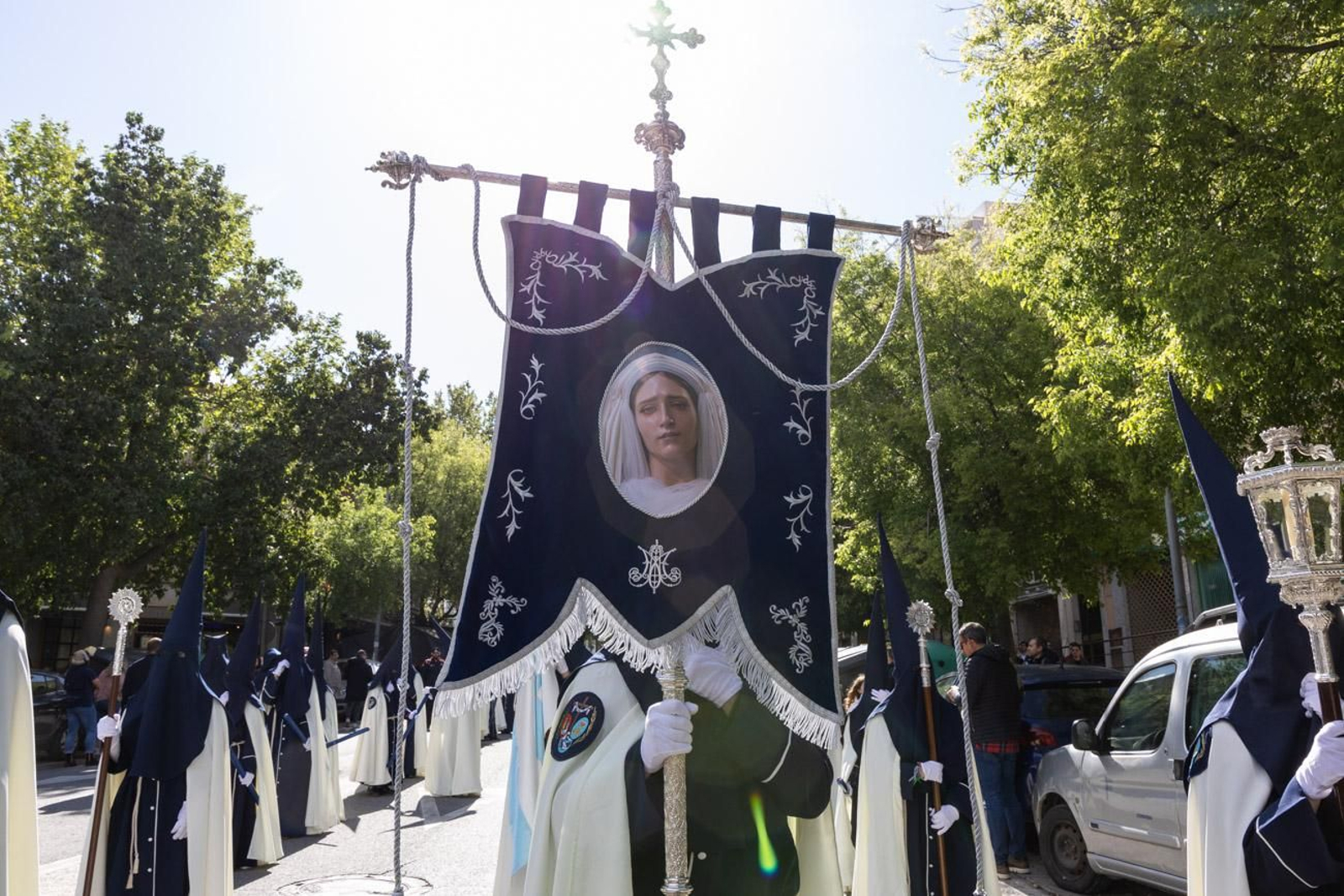 La temida lluvia impide el desarrollo normal de este Martes Santo