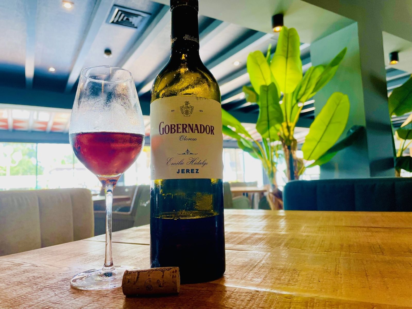 Botella y copa de Gobernador.