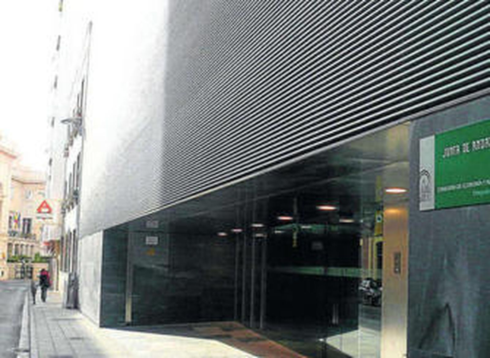 Cuatro de las nueve cámaras del edificio público de la calle Arapiles graban imágenes del exterior.