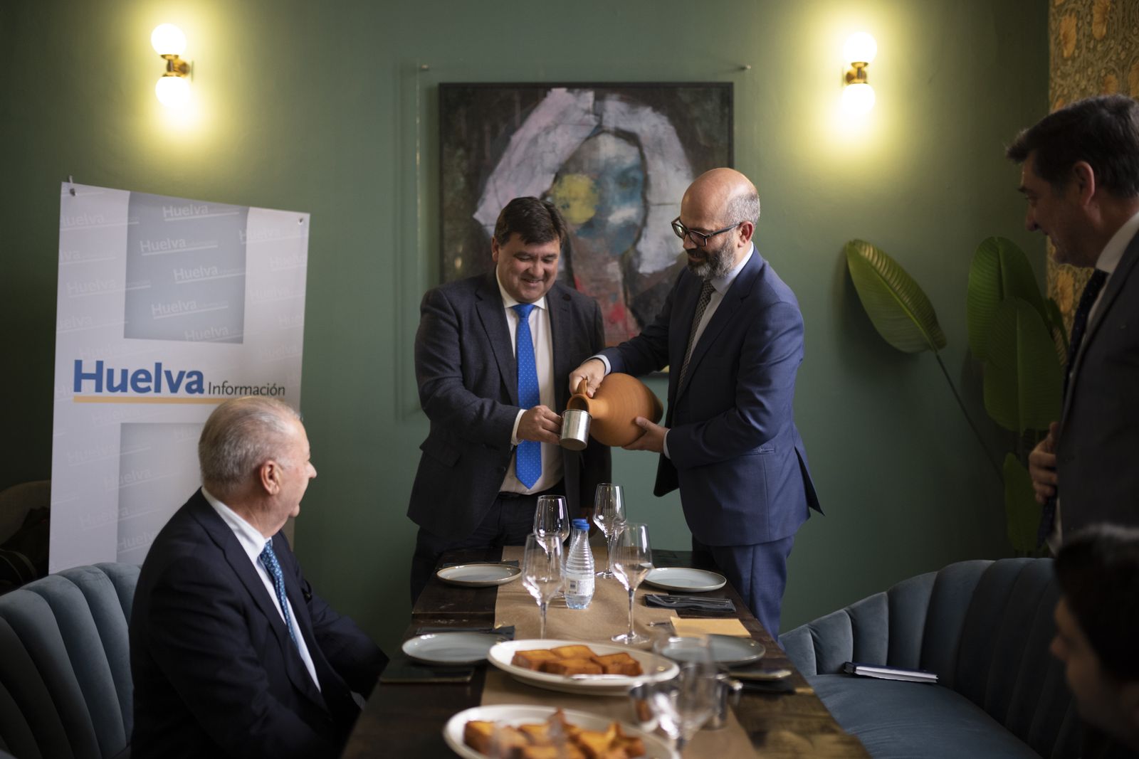 Imágenes de la tertulia cofrade de Huelva Información