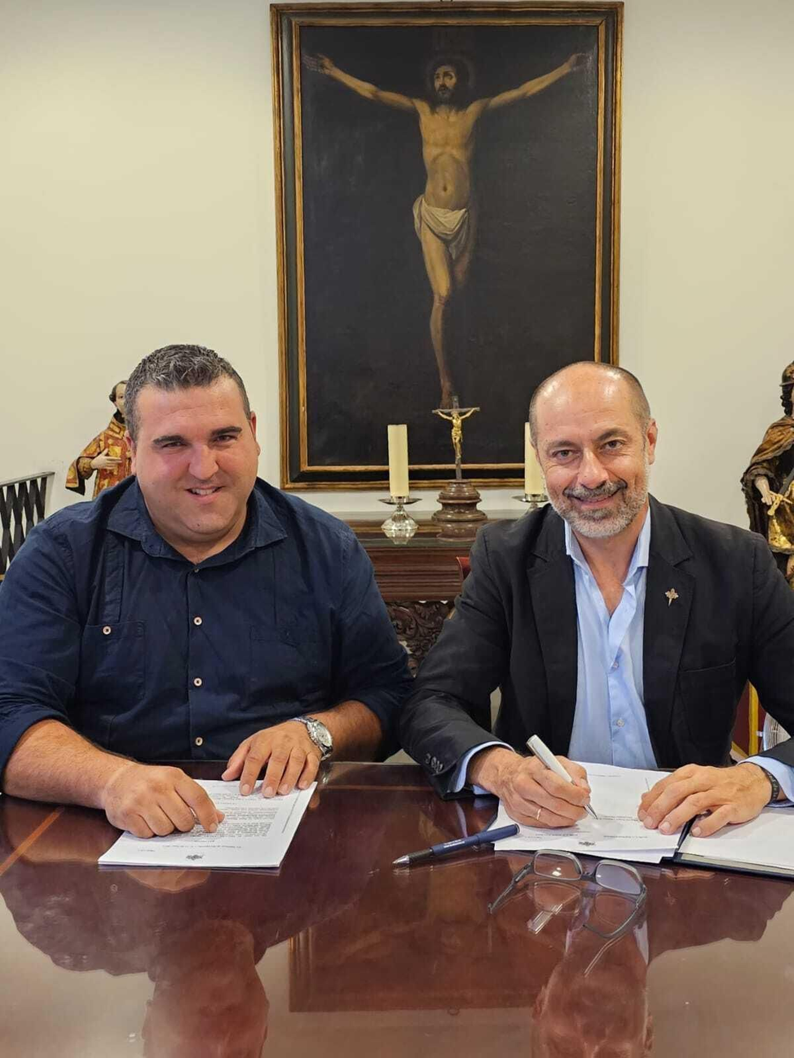 Firma del contrato entre ambas instituciones