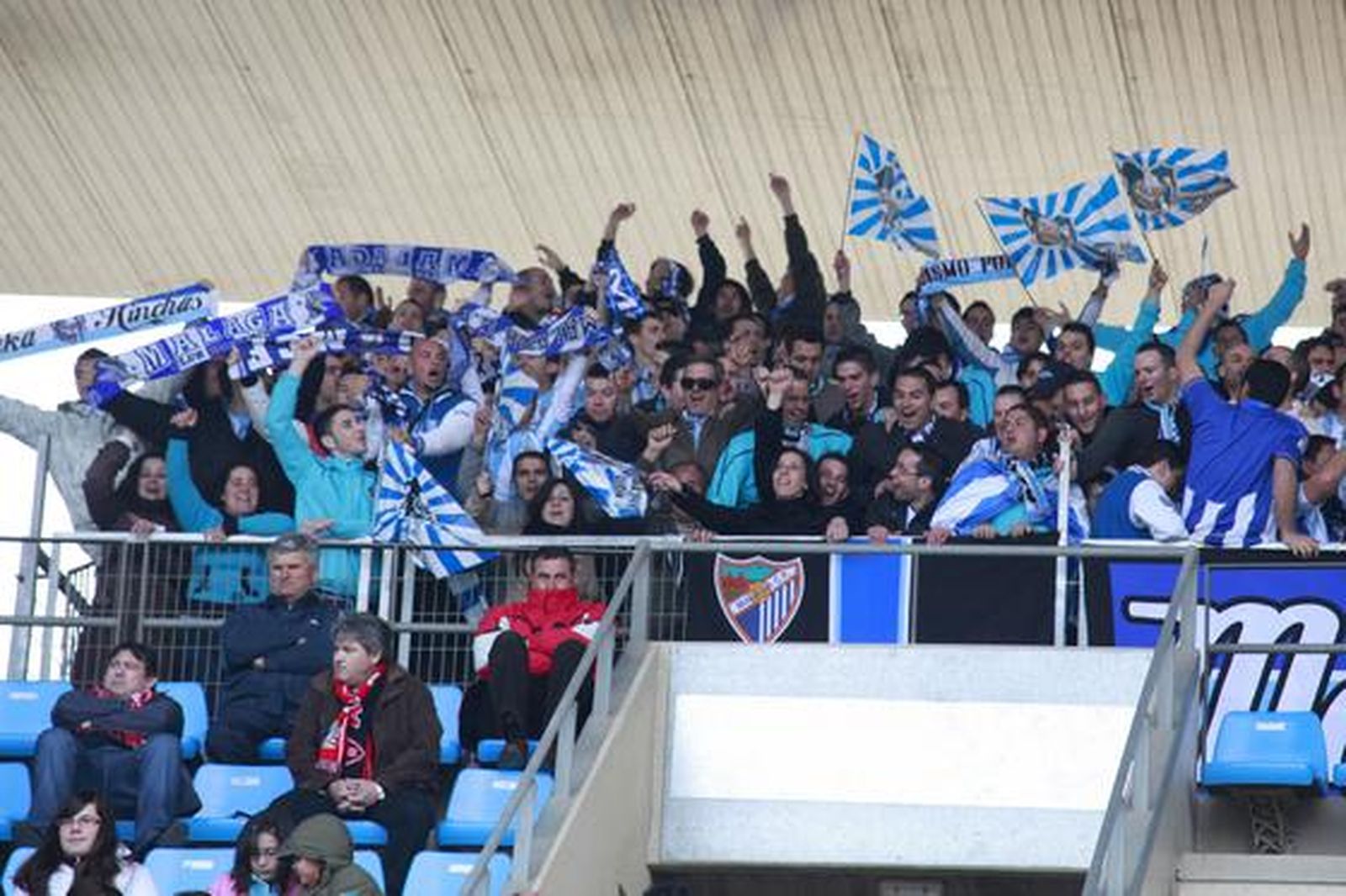 El Almería vence al Málaga en el estadio Mediterráneo. / Javier Alonso
