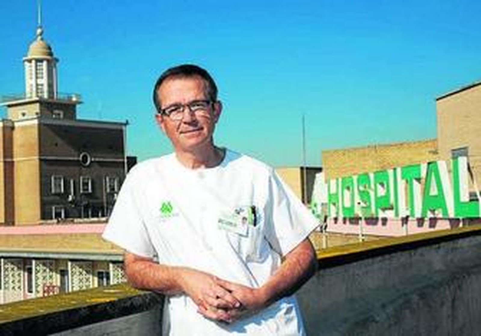 El doctor Tomás Gómez-Cía, director de Cirugía Plástica y Quemados.