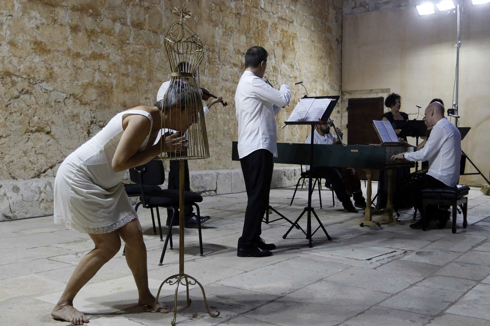 Fotogalería de Música Trobada en su concierto en el patio del Castillo de Vélez Blanco