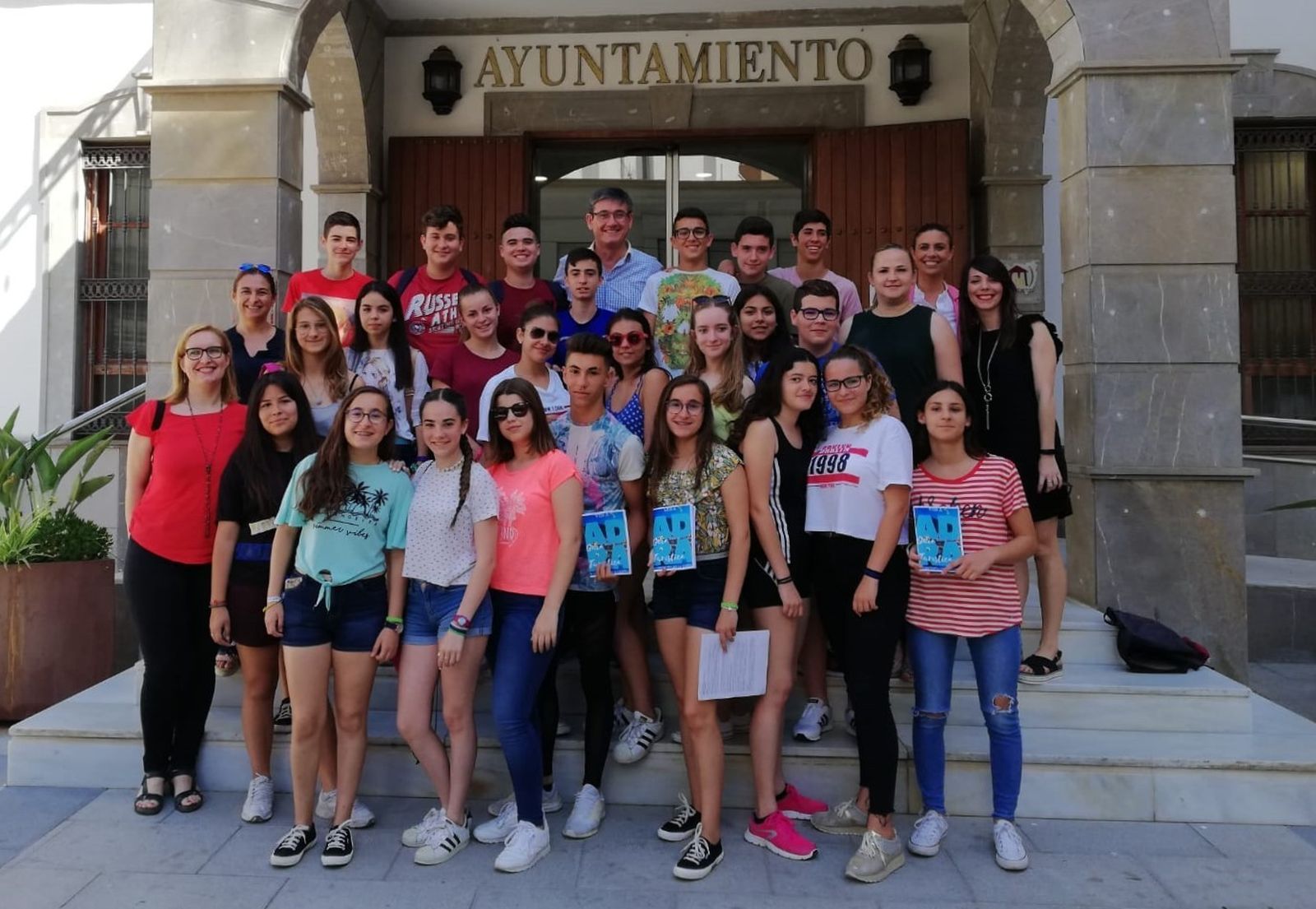 El primer edil recibió a los alumnos en el Ayuntamiento.
