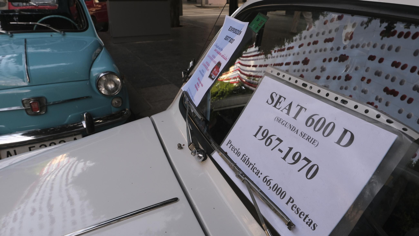 Los Seat 600 y los Mini en la Feria de Almería 2024, en imágenes