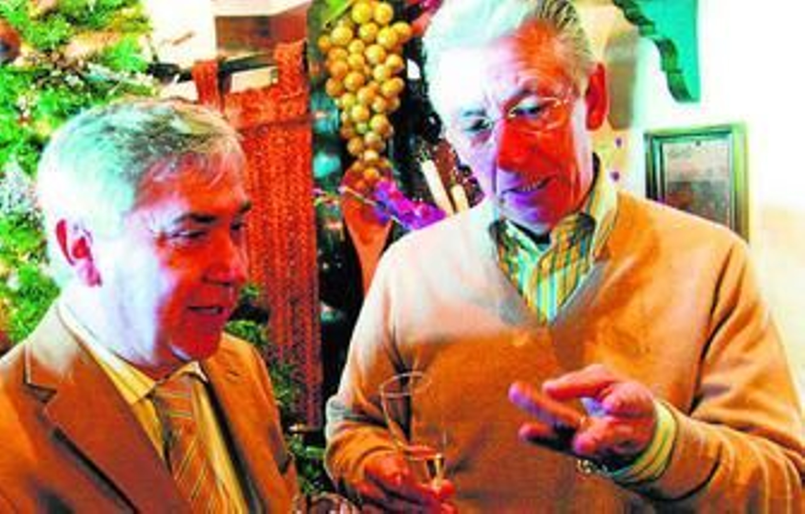 Muñoz y Espárrago charlan durante una cena navideña en la última etapa del uruguayo en Cádiz.