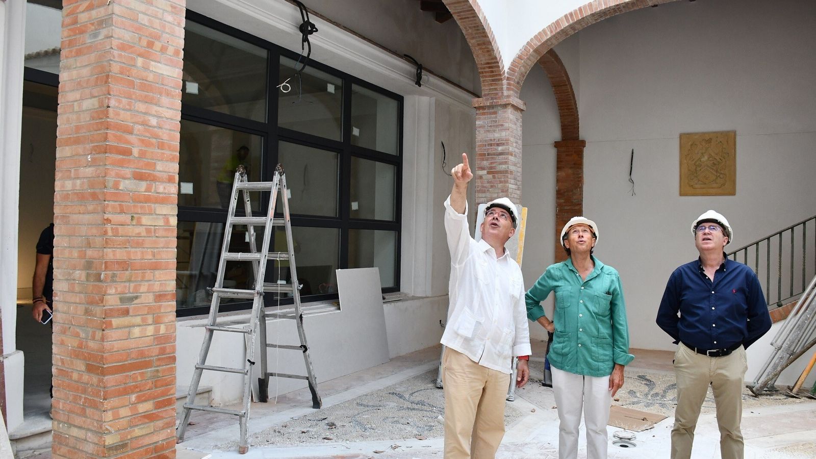 Otro momento de la visita de los responsables de Diputación y la Cámara, que colaboran en este proyecto.