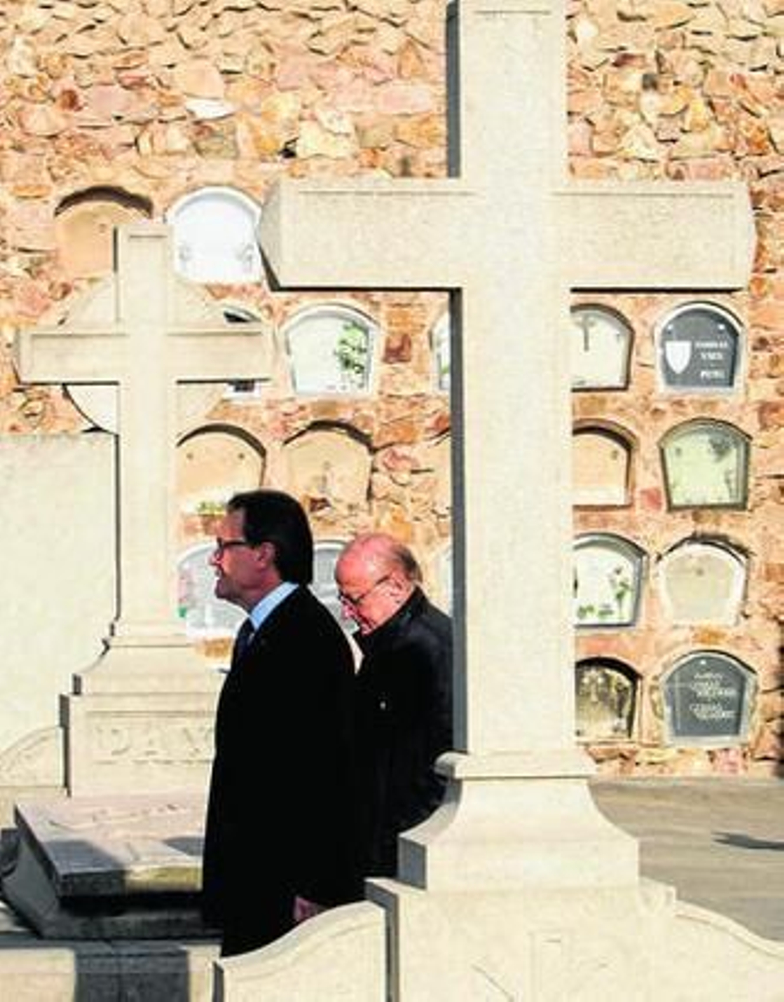 Mas acudió ayer a la ofrenda floral en memoria de Francesc Macià.