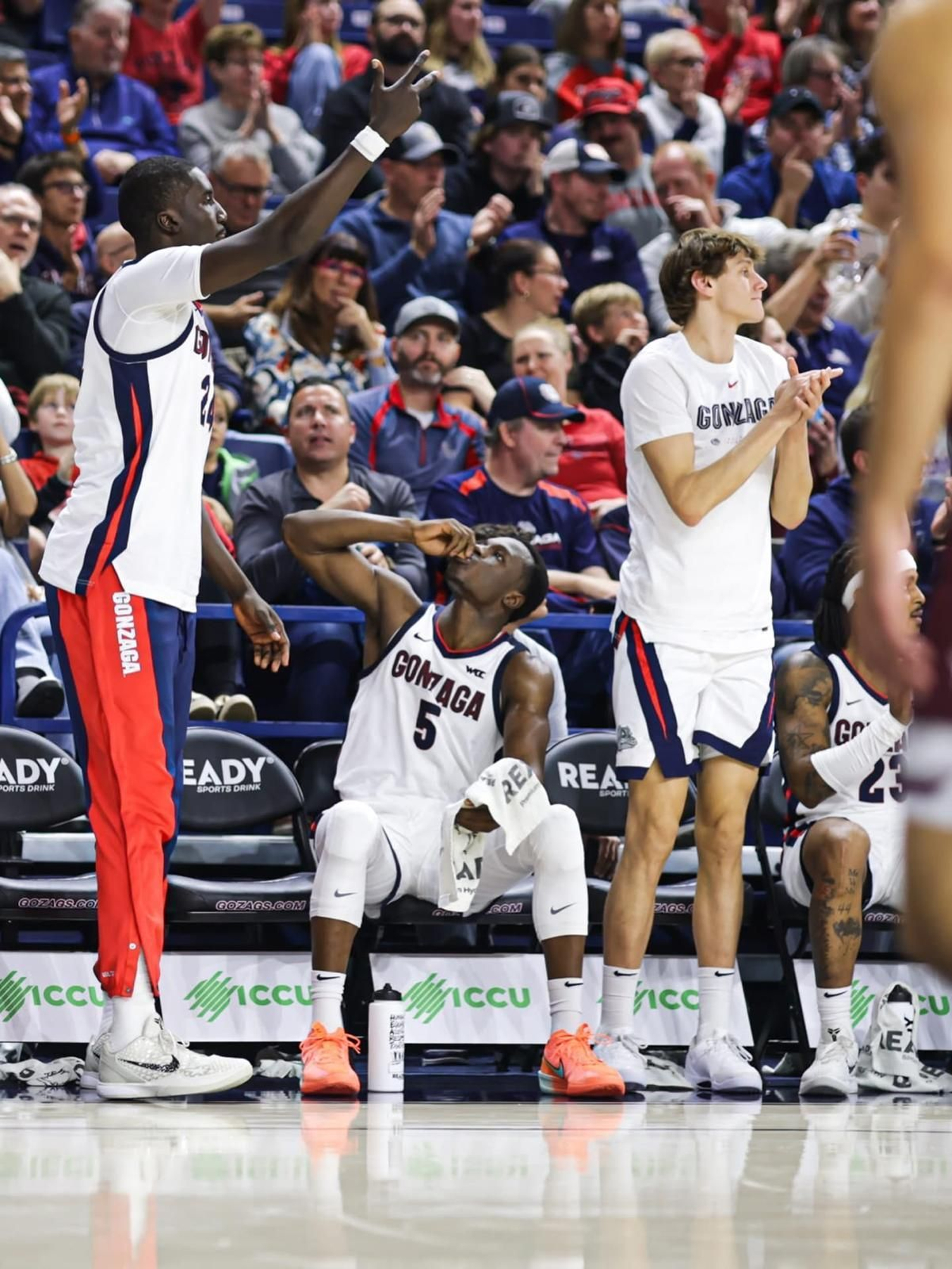 NCAA: Mario Saint-Supéry y Guille del Pino debutan con victoria