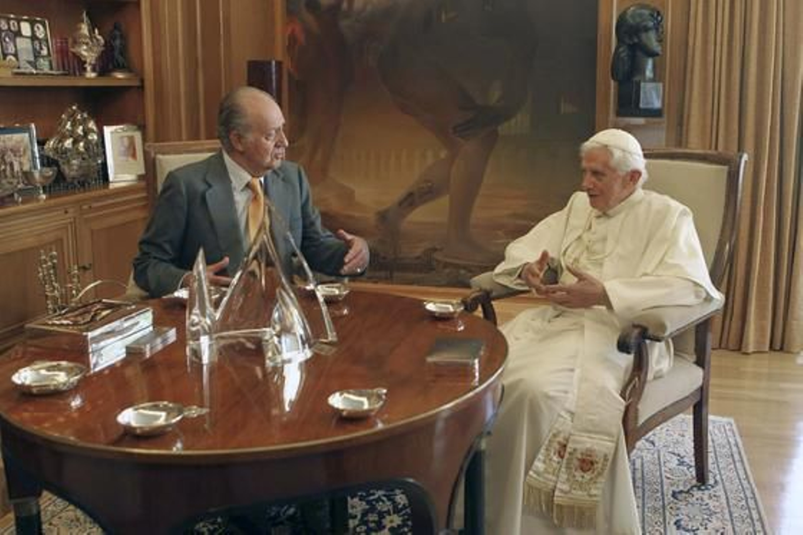 Benedicto XVI mantiene un encuentro con don Juan Carlos.

Foto: EFE