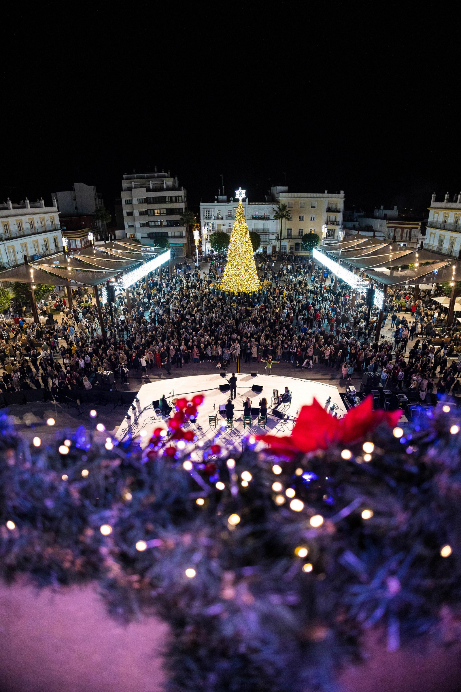 Doble sesión de zambombas navideñas en la plaza del Rey de San Fernando