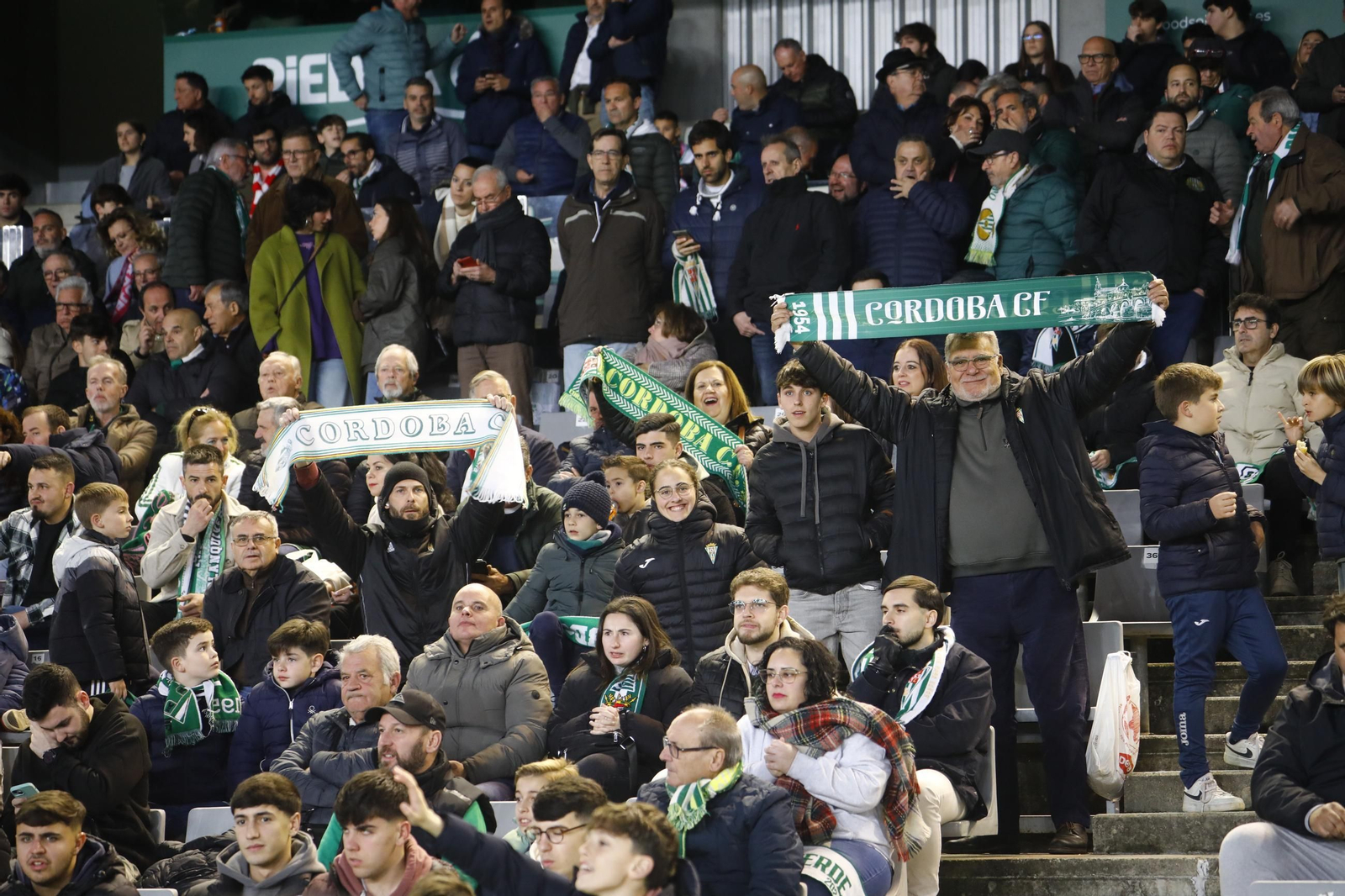 El vibrante ambiente en El Arcángel para el Córdoba CF - Sporting de Gijón