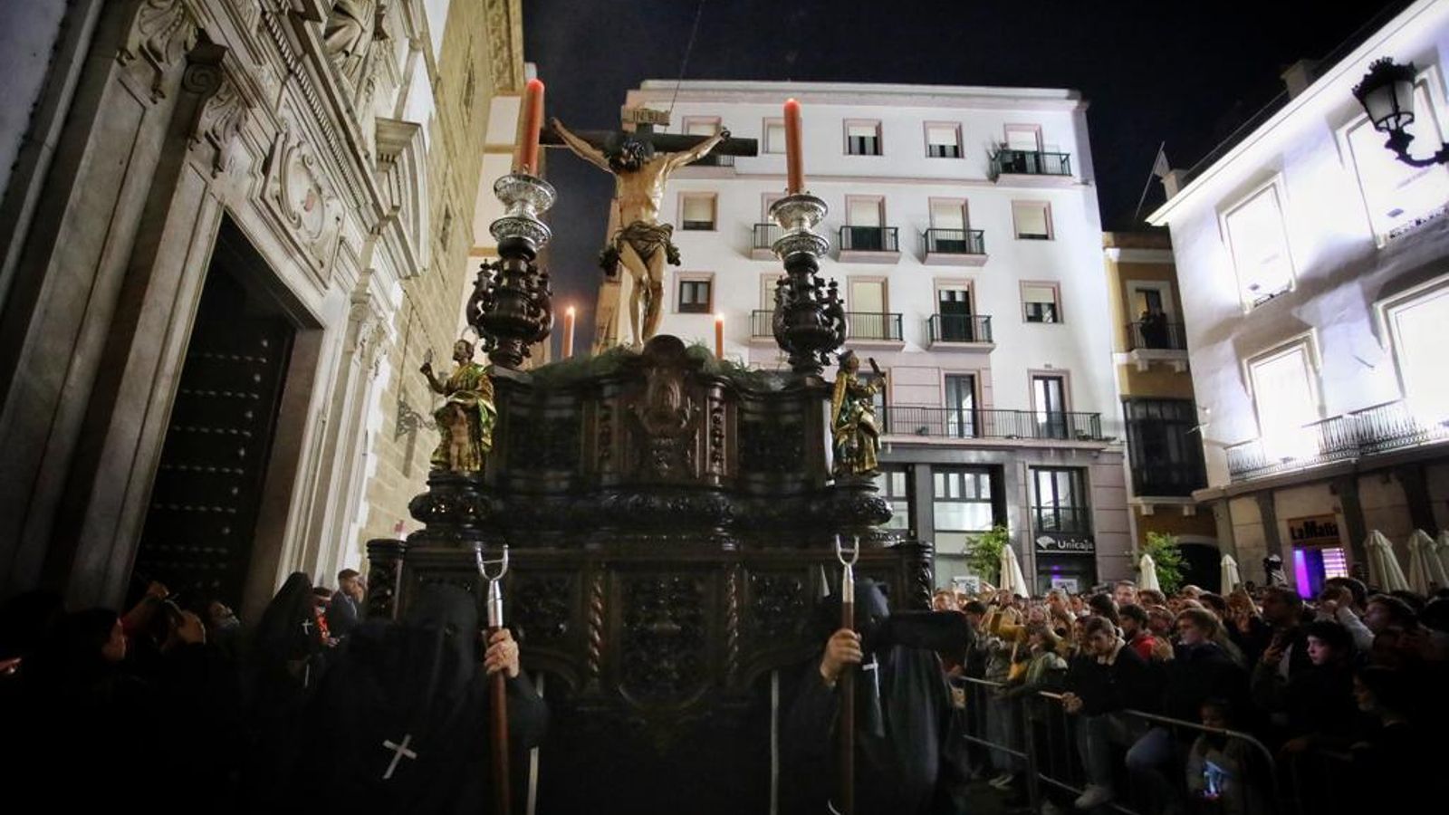Las imágenes de la cofradía de Buena Muerte en la Semana Santa de Cádiz 2022