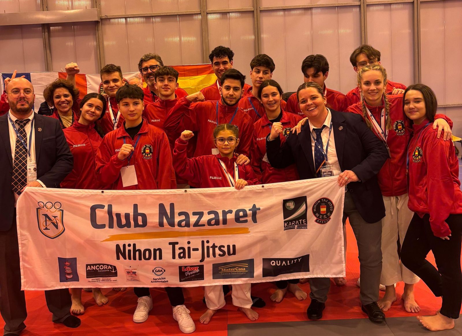 Los doce alumnos del Club Nazaret que han representado a Jerez y España en Francia.