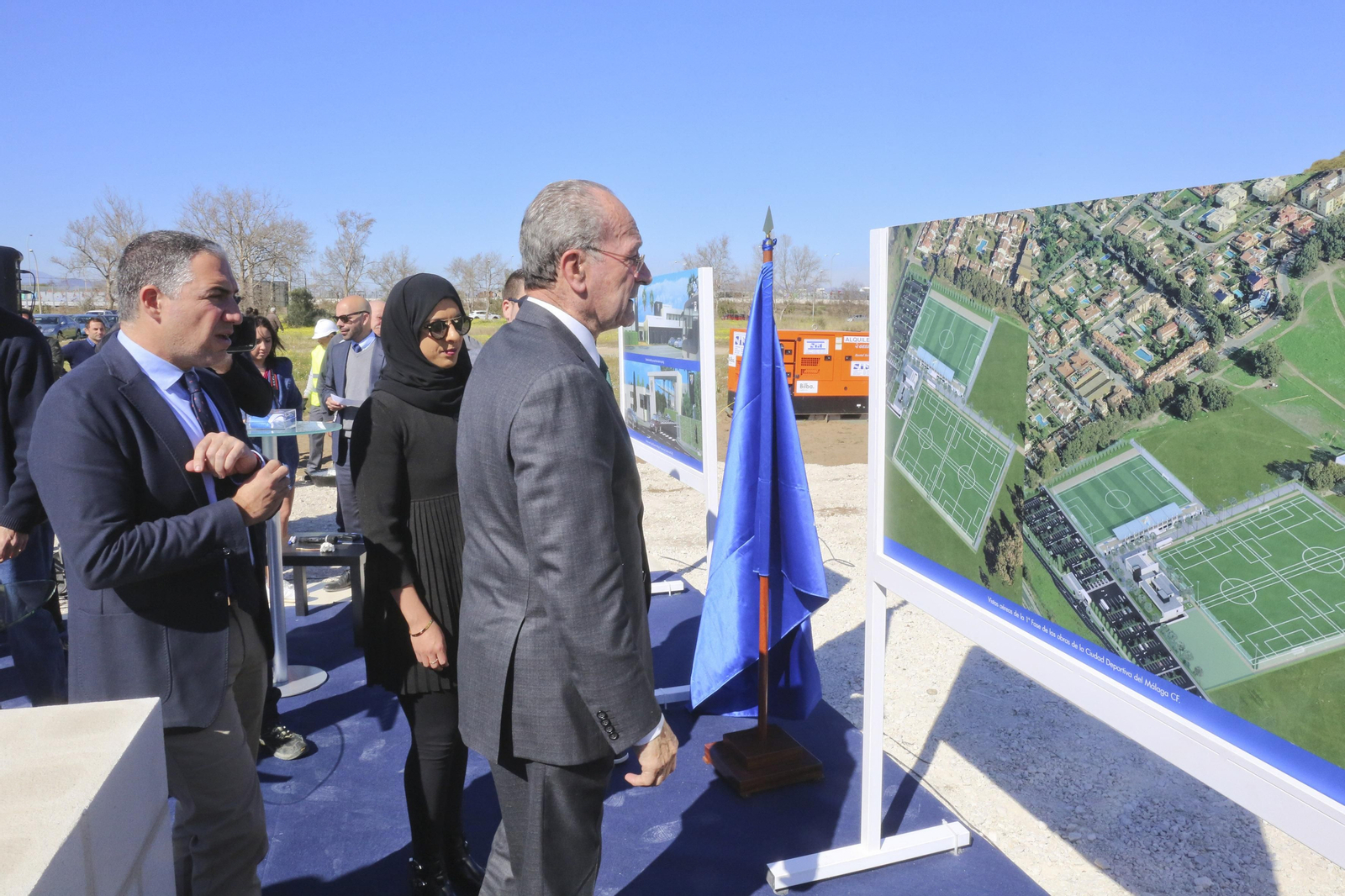 De la Torre, junto a Hamyan Al Thani y Elías Bendodo en Arraijanal.