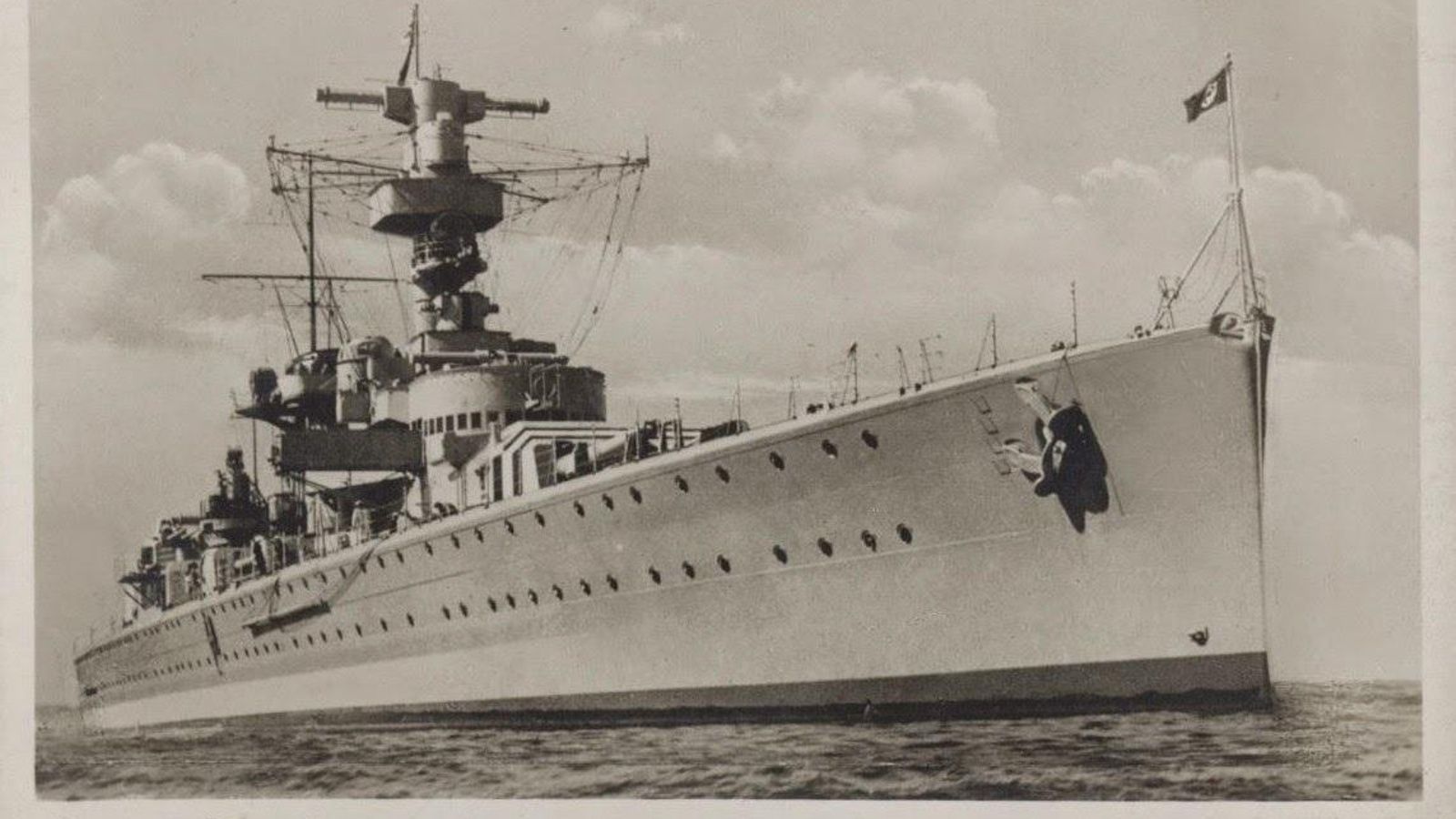 Acorazado “Deutschland” en abril de 1937