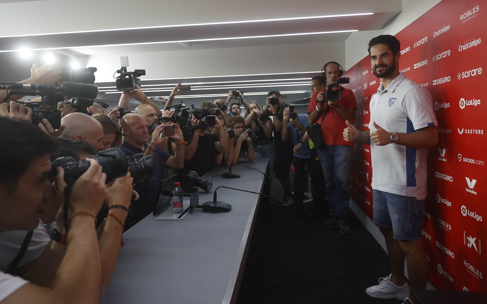 Las imágenes de la presentación de Isco en el Sánchez Pizjuán