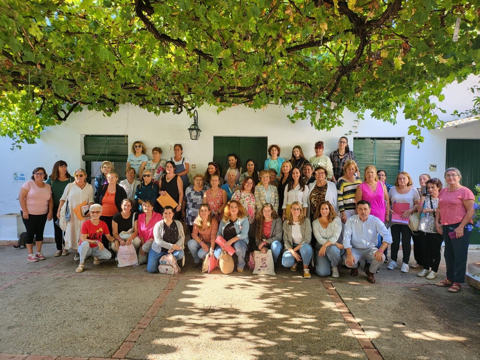 Mujeres se forman en nuevas tecnologías en un encuentro en la Junta de los Ríos.