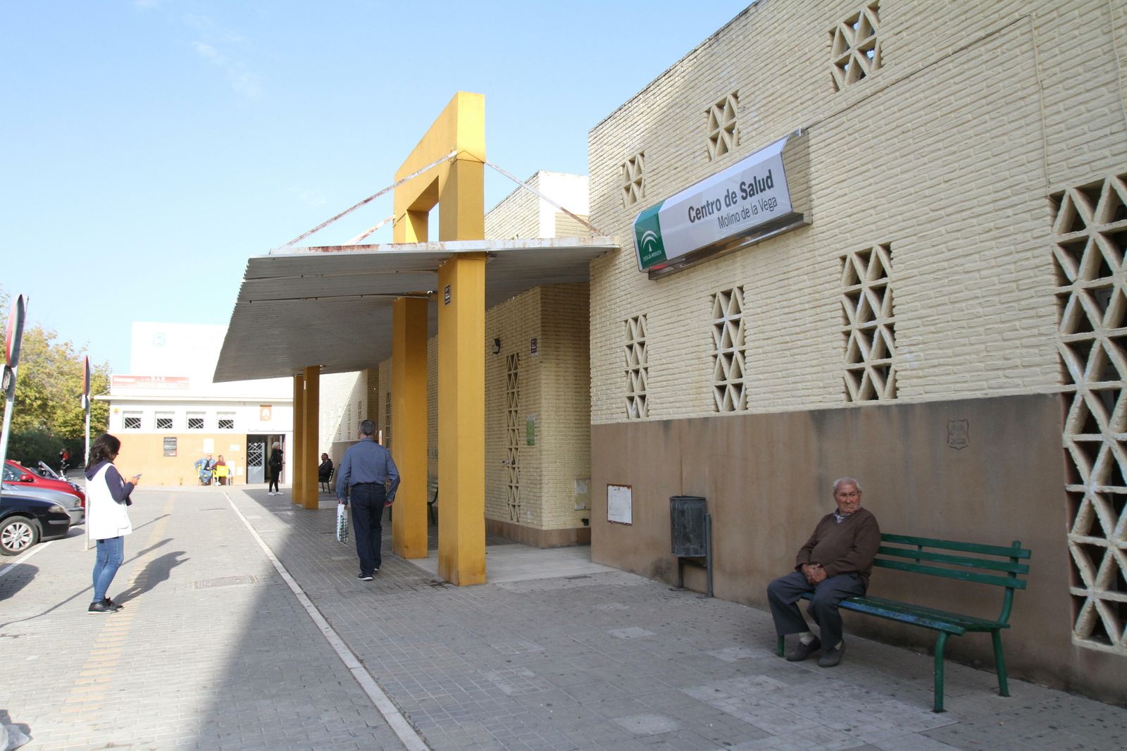Entrada principal al centro de salud del Molino de la Vega.