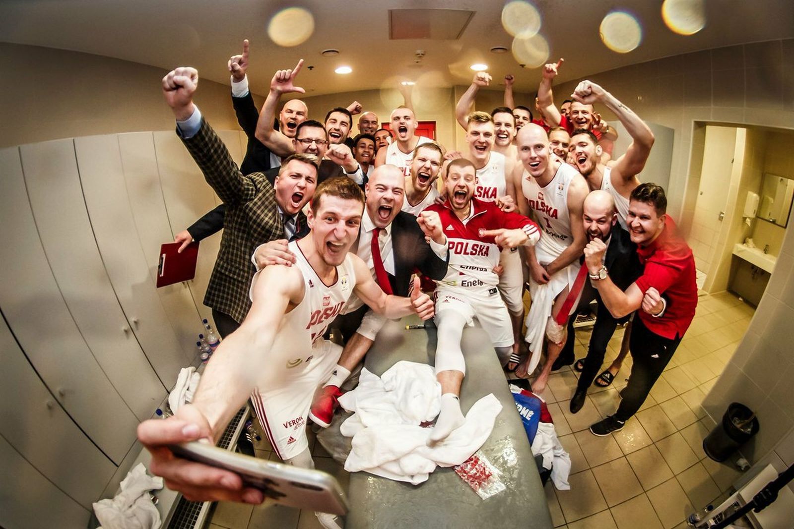 Waczynski celebra con su selección el pase al Mundial.