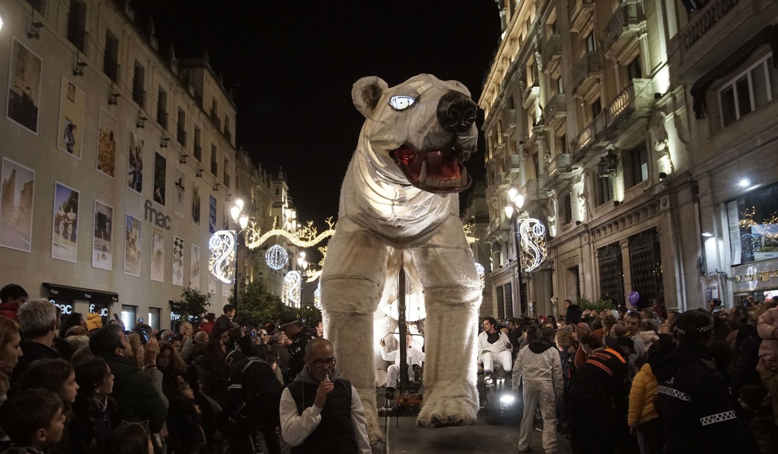 Los osos polares gigantes invaden Sevilla