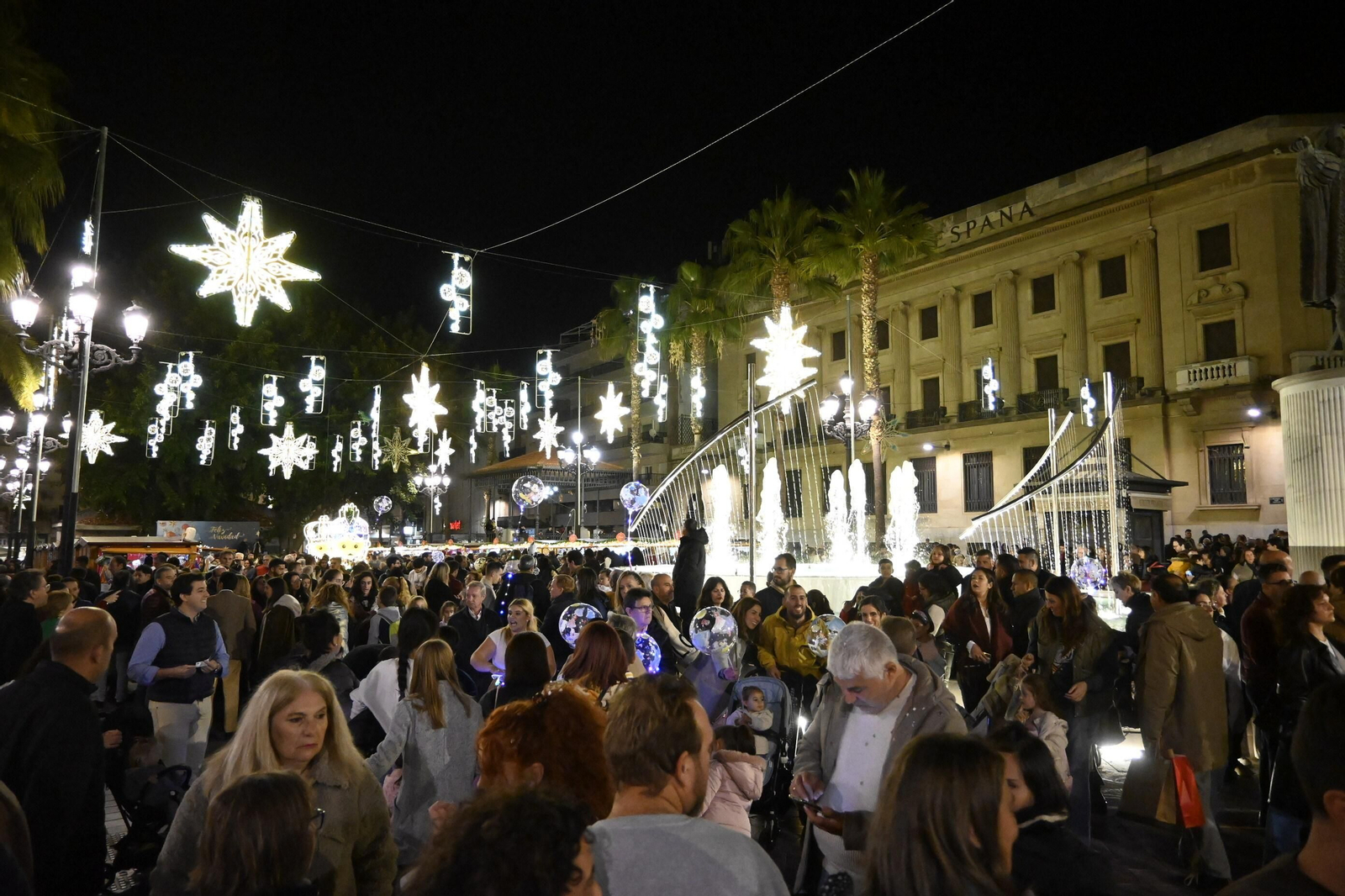 Imágenes del alumbrado navideño en las calles de Huelva