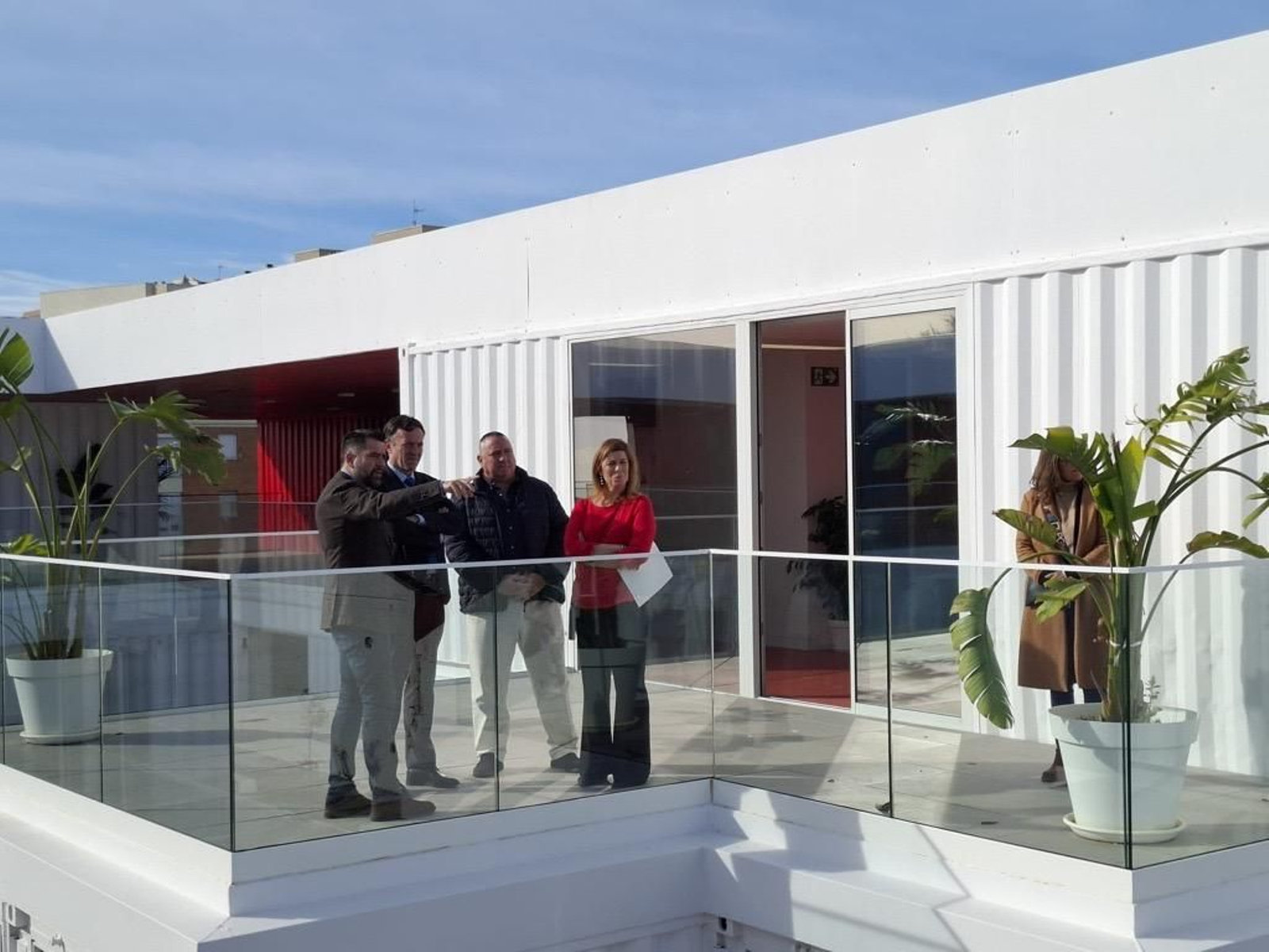 Fran González enseña al presidente de Navantia las instalaciones de Incubazul.