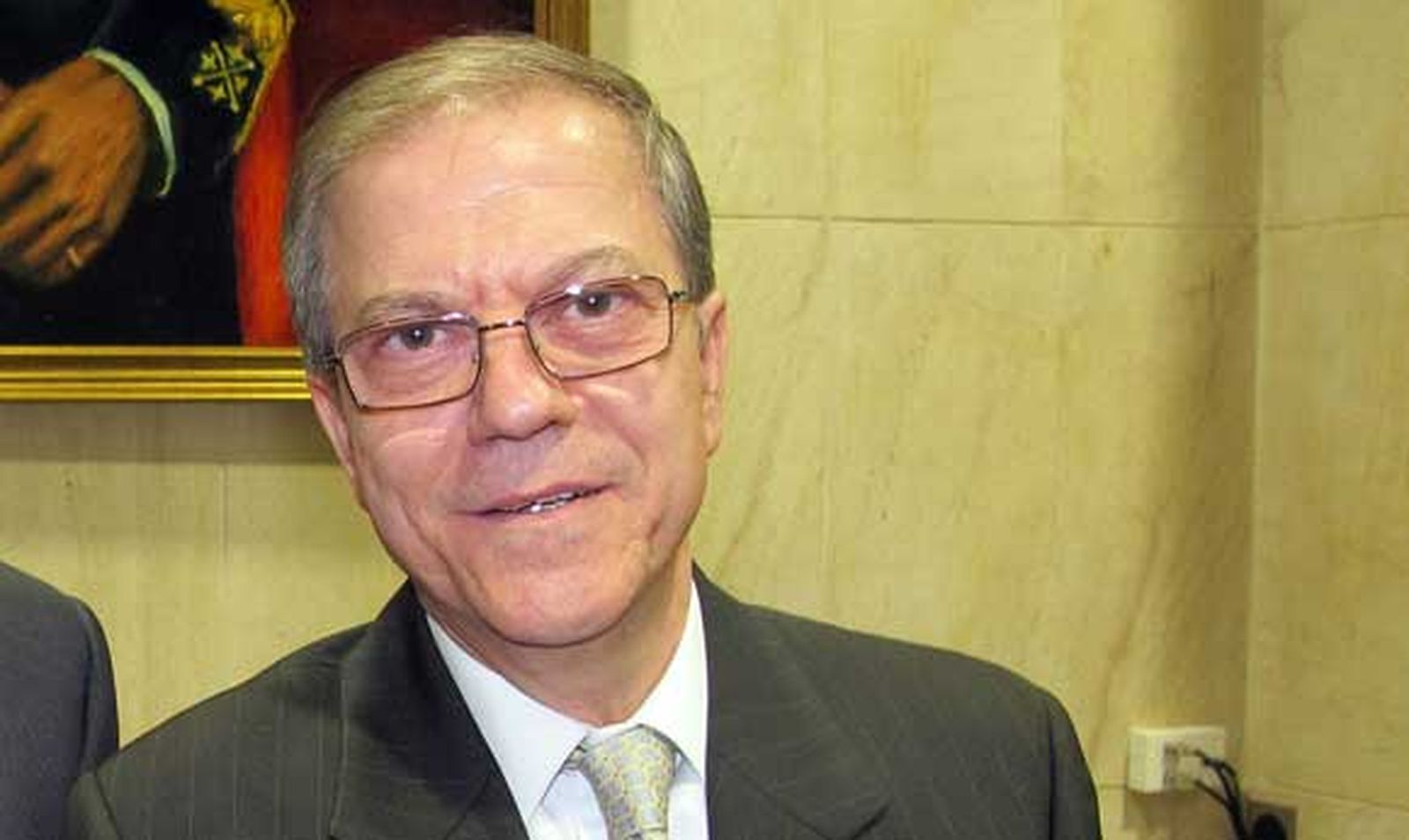 El Ateneo rechaza adelantar las elecciones