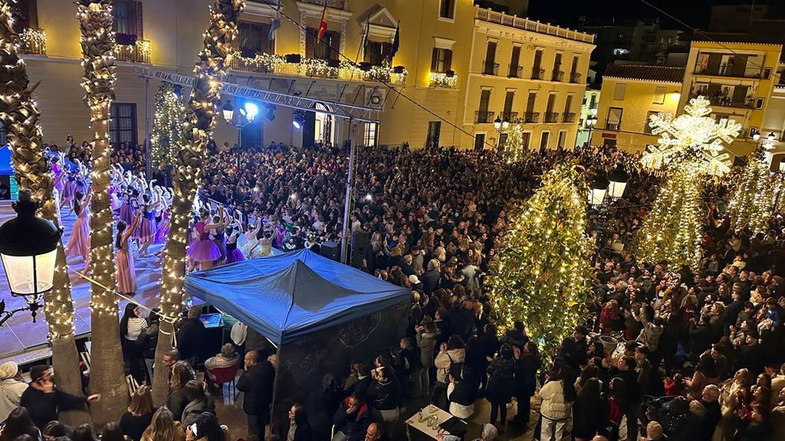 Motril ilumina su Navidad con un millón de puntos de luz